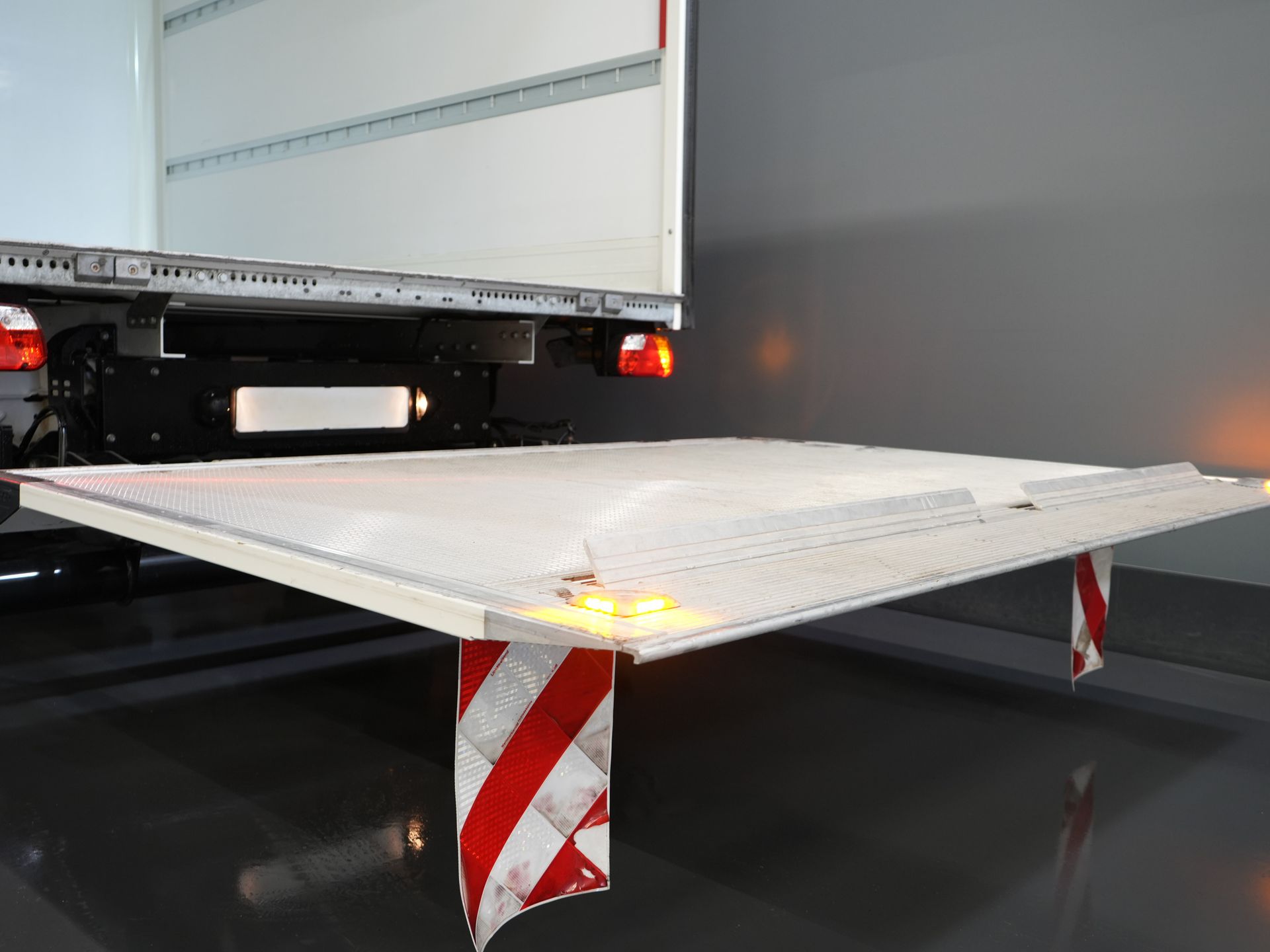 Volkswagen Crafter Bakwagen 35 2.0 TDI 180 pk DSG Aut. BPM VRIJ! 350x208x210 Laadklep/ Spoiler/ Navi/ Carplay/ Camera/ Airco 15