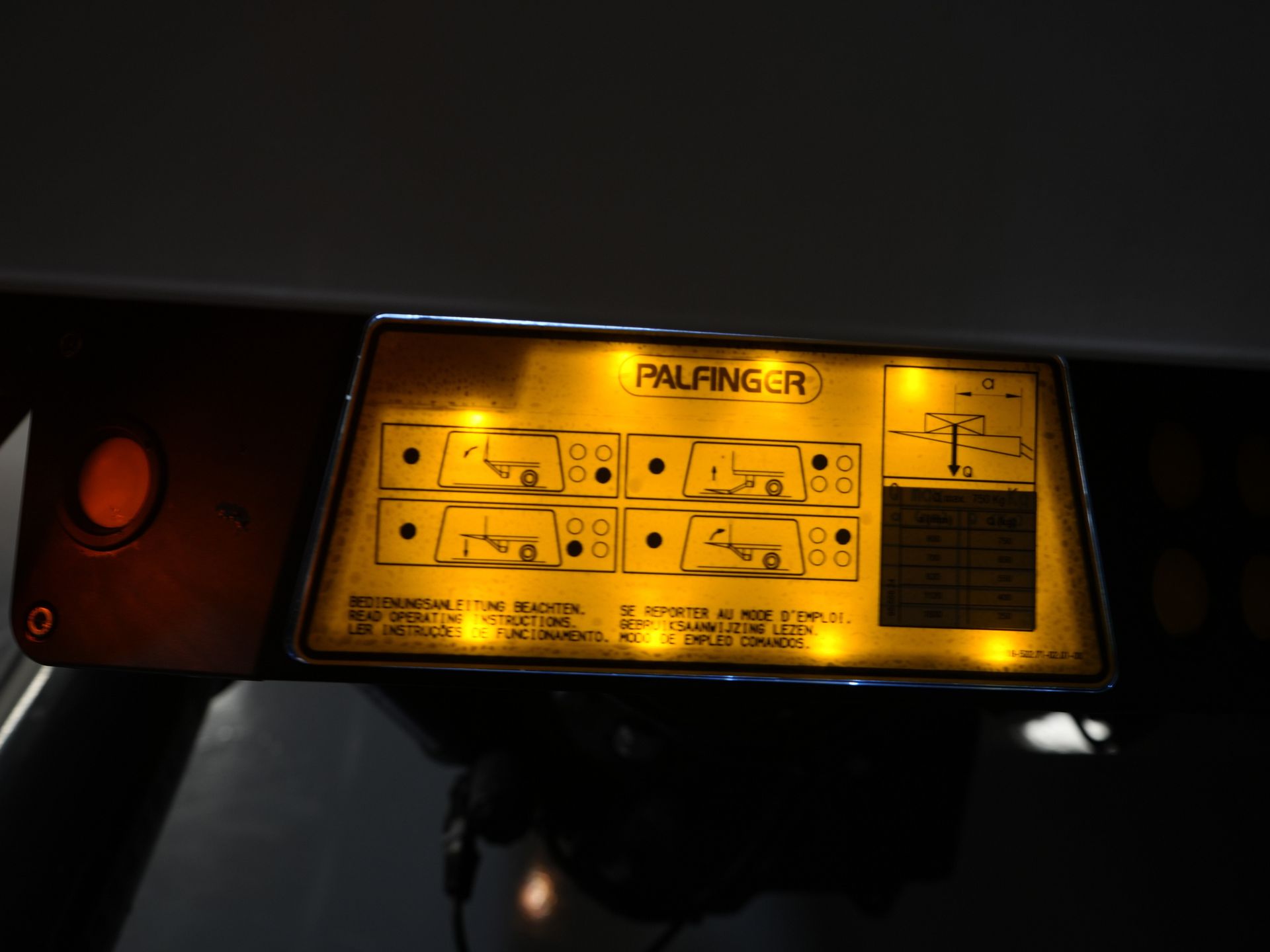 Volkswagen Crafter Bakwagen 35 2.0 TDI 180 pk DSG Aut. BPM VRIJ! 350x208x210 Laadklep/ Spoiler/ Navi/ Carplay/ Camera/ Airco 16