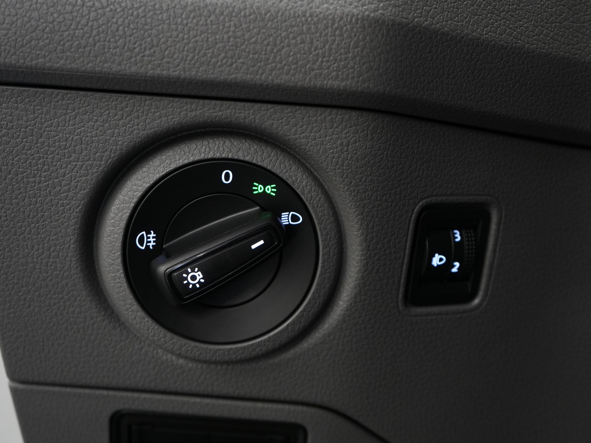 Volkswagen Crafter Bakwagen 35 2.0 TDI 180 pk DSG Aut. BPM VRIJ! 350x208x210 Laadklep/ Spoiler/ Navi/ Carplay/ Camera/ Airco 17