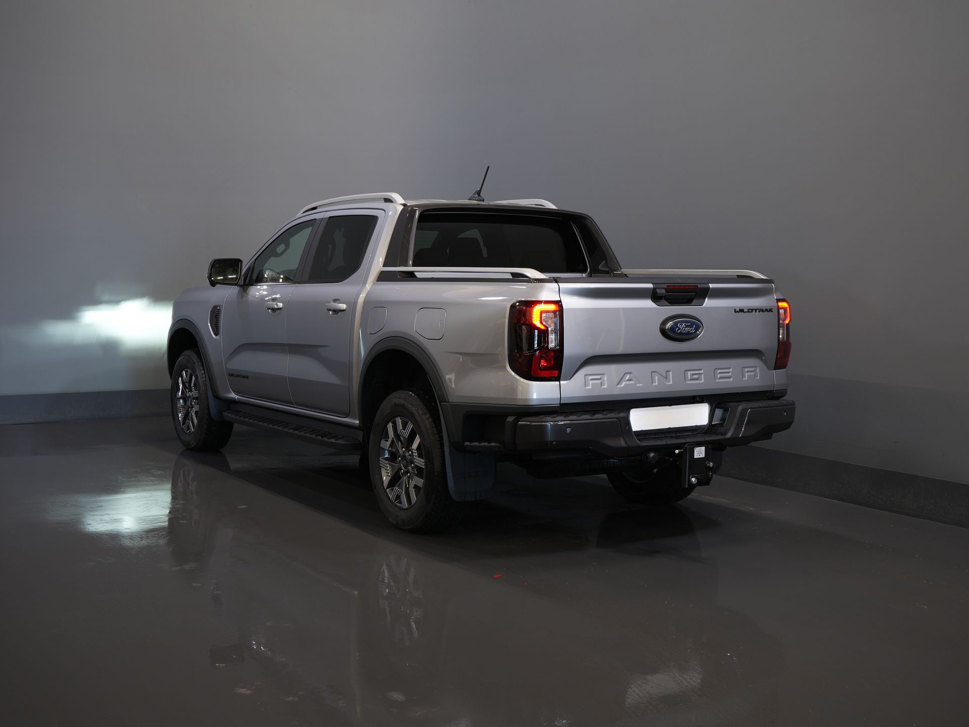 Ford Ranger Pick-Up Ford Ranger Wildtrak 2.3 PHEV Double Cab 4x4/ B&O/ Elek. Roll Cover/ Tech-Pack/ Adapt.Cruise/ 3.5t Trekverm./ 360 Camera/ Leder/ 1