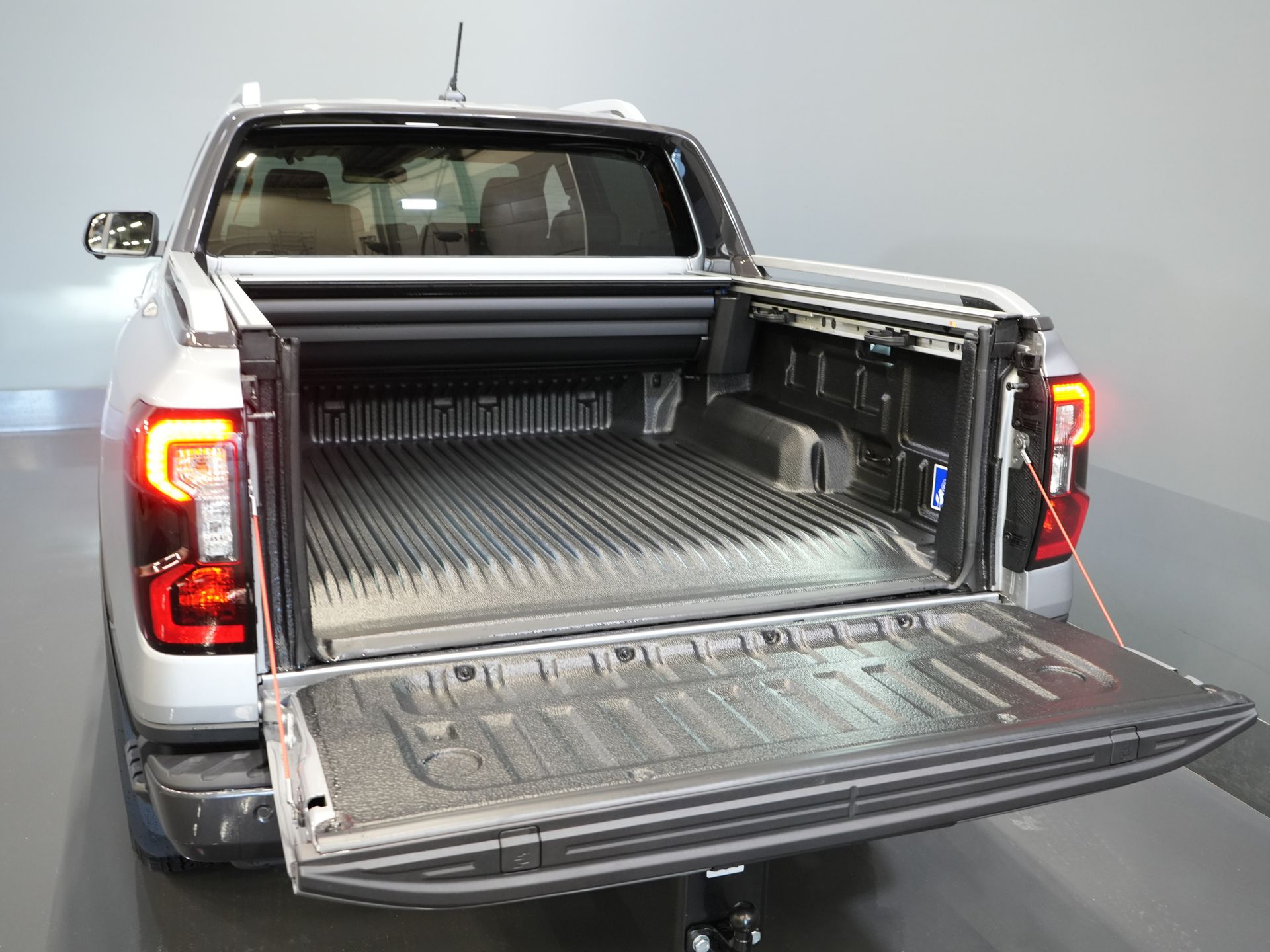 Ford Ranger Pick-Up Ford Ranger Wildtrak 2.3 PHEV Double Cab 4x4/ B&O/ Elek. Roll Cover/ Tech-Pack/ Adapt.Cruise/ 3.5t Trekverm./ 360 Camera/ Leder/ 14