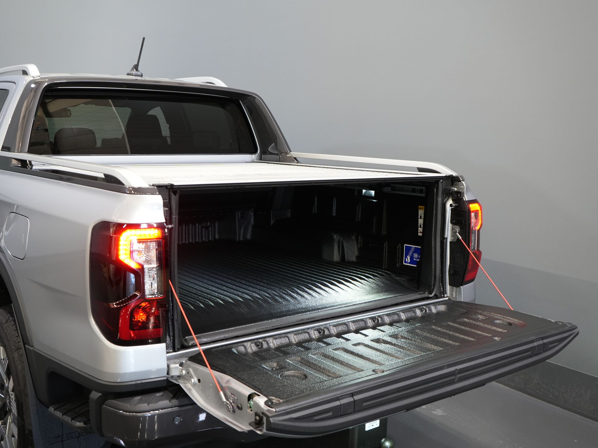 Ford Ranger Pick-Up Ford Ranger Wildtrak 2.3 PHEV Double Cab 4x4/ B&O/ Elek. Roll Cover/ Tech-Pack/ Adapt.Cruise/ 3.5t Trekverm./ 360 Camera/ Leder/ 15