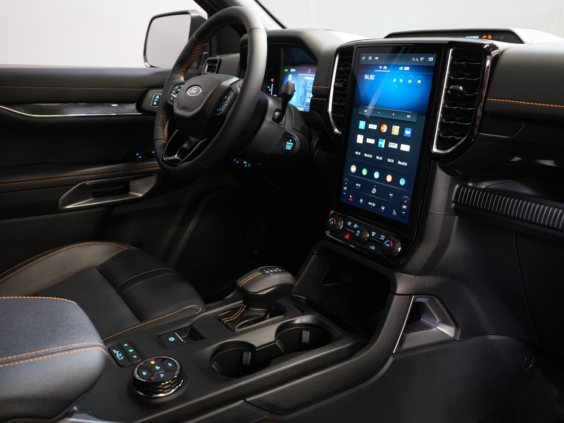 Ford Ranger Pick-Up Ford Ranger Wildtrak 2.3 PHEV Double Cab 4x4/ B&O/ Elek. Roll Cover/ Tech-Pack/ Adapt.Cruise/ 3.5t Trekverm./ 360 Camera/ Leder/ 2