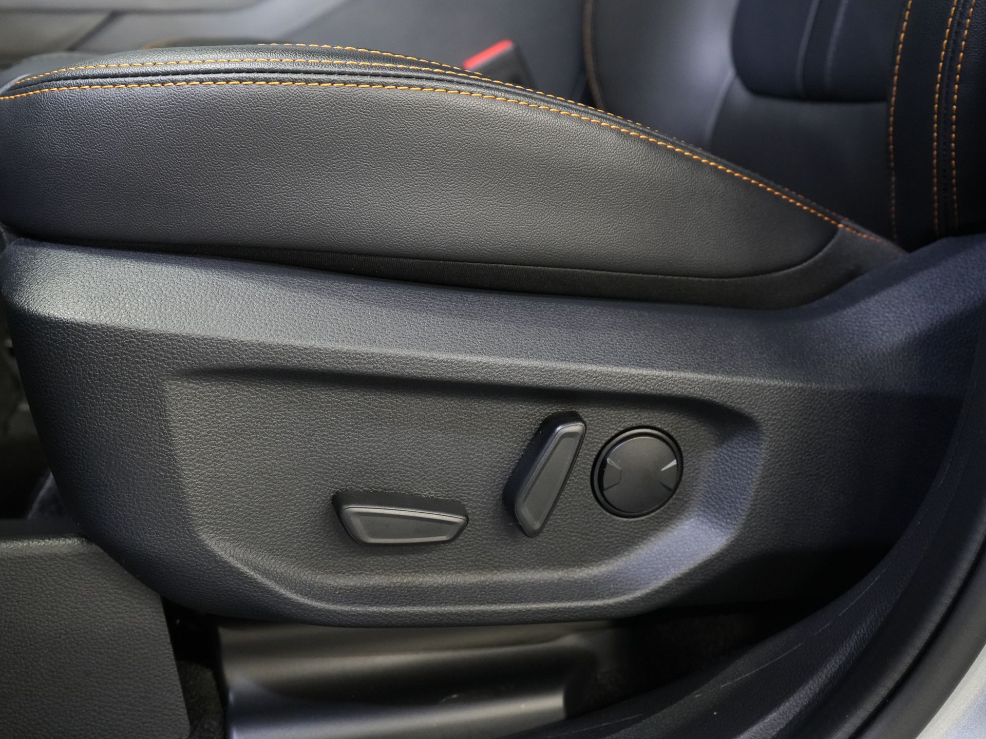 Ford Ranger Pick-Up Ford Ranger Wildtrak 2.3 PHEV Double Cab 4x4/ B&O/ Elek. Roll Cover/ Tech-Pack/ Adapt.Cruise/ 3.5t Trekverm./ 360 Camera/ Leder/ 30