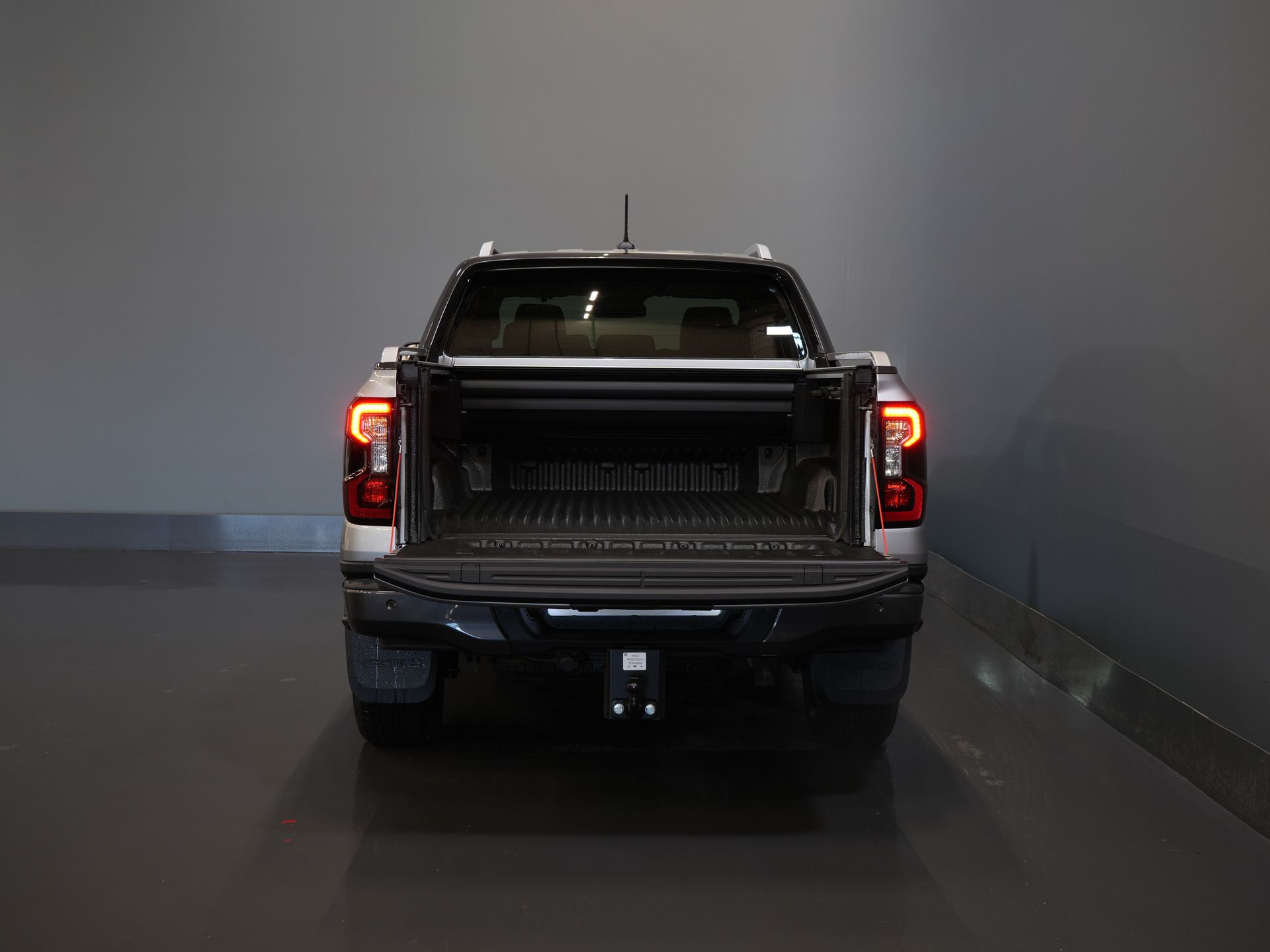 Ford Ranger Pick-Up Ford Ranger Wildtrak 2.3 PHEV Double Cab 4x4/ B&O/ Elek. Roll Cover/ Tech-Pack/ Adapt.Cruise/ 3.5t Trekverm./ 360 Camera/ Leder/ 4