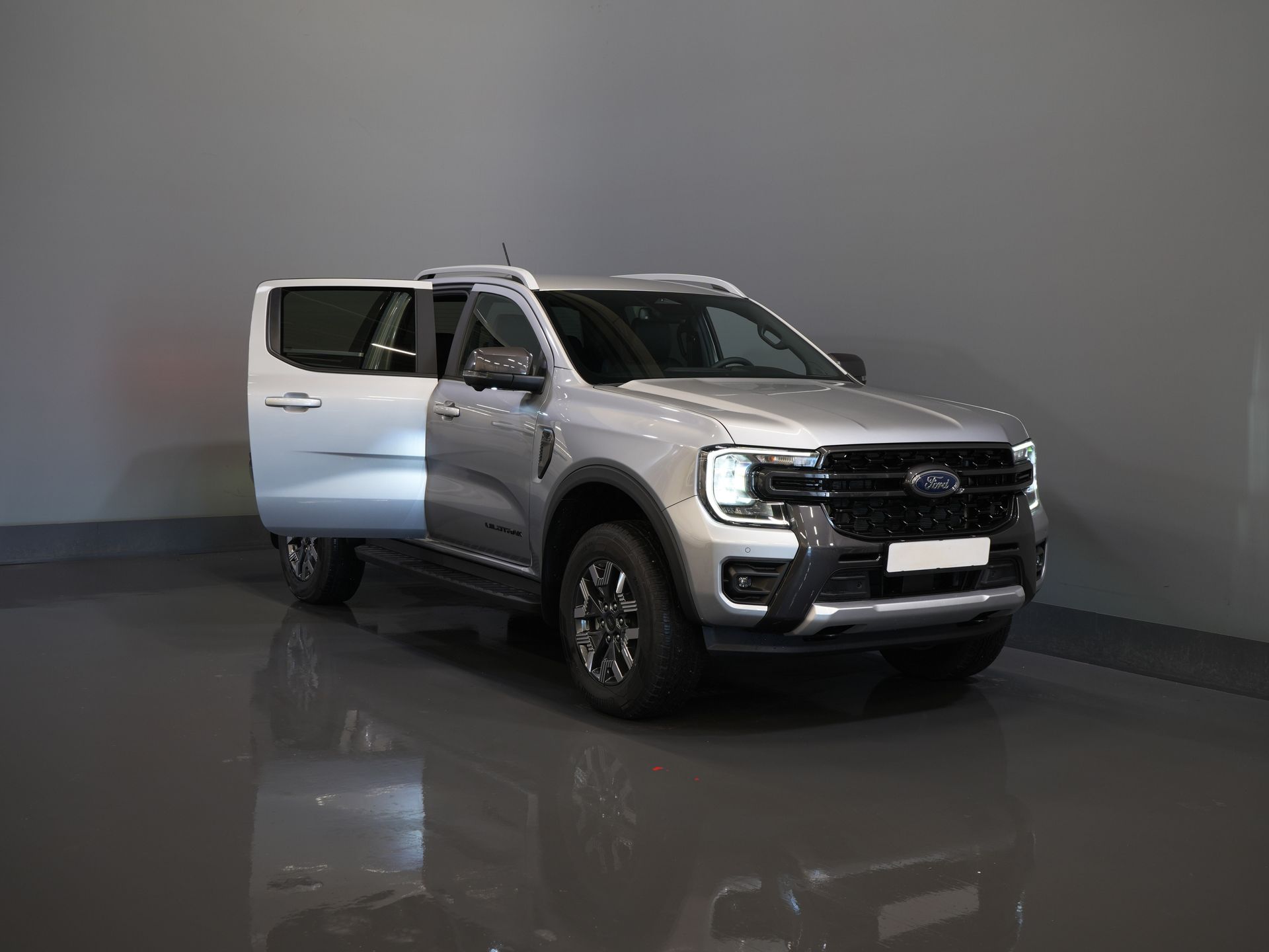 Ford Ranger Pick-Up Ford Ranger Wildtrak 2.3 PHEV Double Cab 4x4/ B&O/ Elek. Roll Cover/ Tech-Pack/ Adapt.Cruise/ 3.5t Trekverm./ 360 Camera/ Leder/ 8