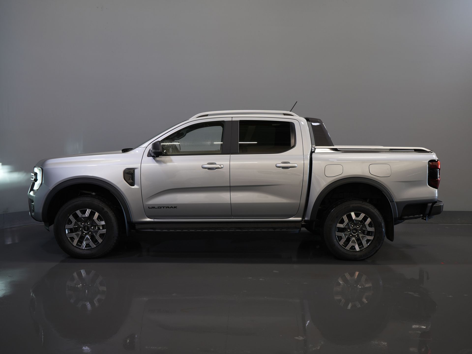 Ford Ranger Pick-Up Ford Ranger Wildtrak 2.3 PHEV Double Cab 4x4/ B&O/ Elek. Roll Cover/ Tech-Pack/ Adapt.Cruise/ 3.5t Trekverm./ 360 Camera/ Leder/ 9