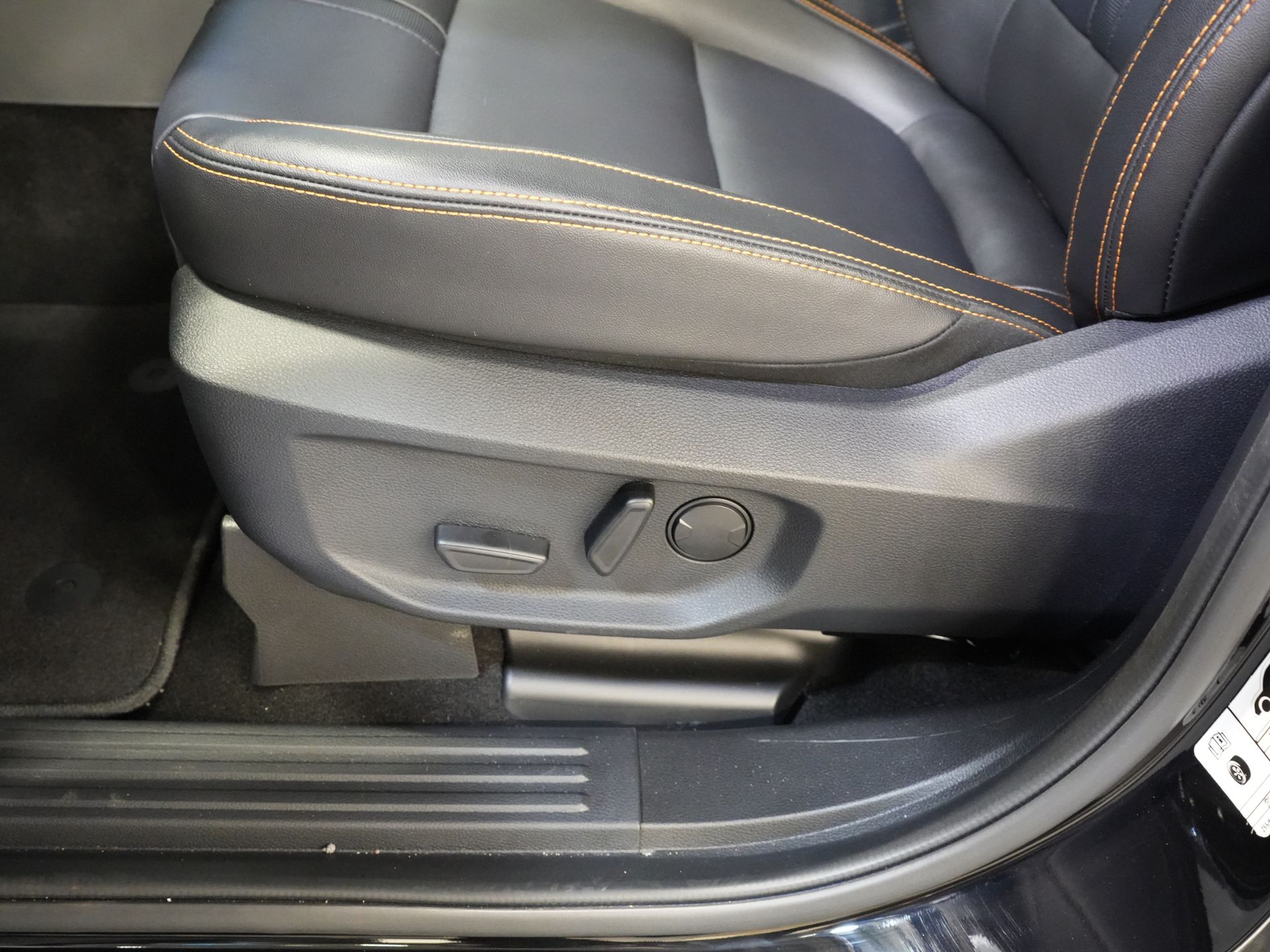 Ford Ranger Pick-Up Wildtrak 2.3 PHEV Double Cab 4x4/ B&O/ Tech-Pack/ Adapt.Cruise/ 3.5t Trekverm./ 360 Camera/ Leder/ Alarm/ Navi/ Carplay/ Trekhaa 30