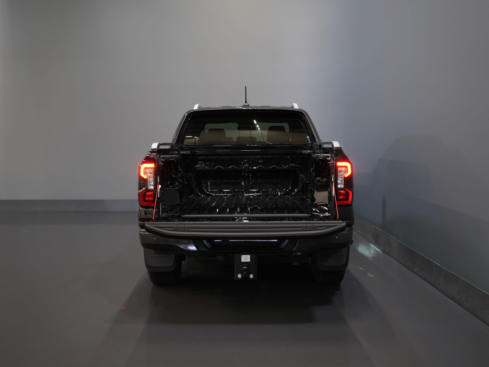 Ford Ranger Pick-Up Wildtrak 2.3 PHEV Double Cab 4x4/ B&O/ Tech-Pack/ Adapt.Cruise/ 3.5t Trekverm./ 360 Camera/ Leder/ Alarm/ Navi/ Carplay/ Trekhaa 4