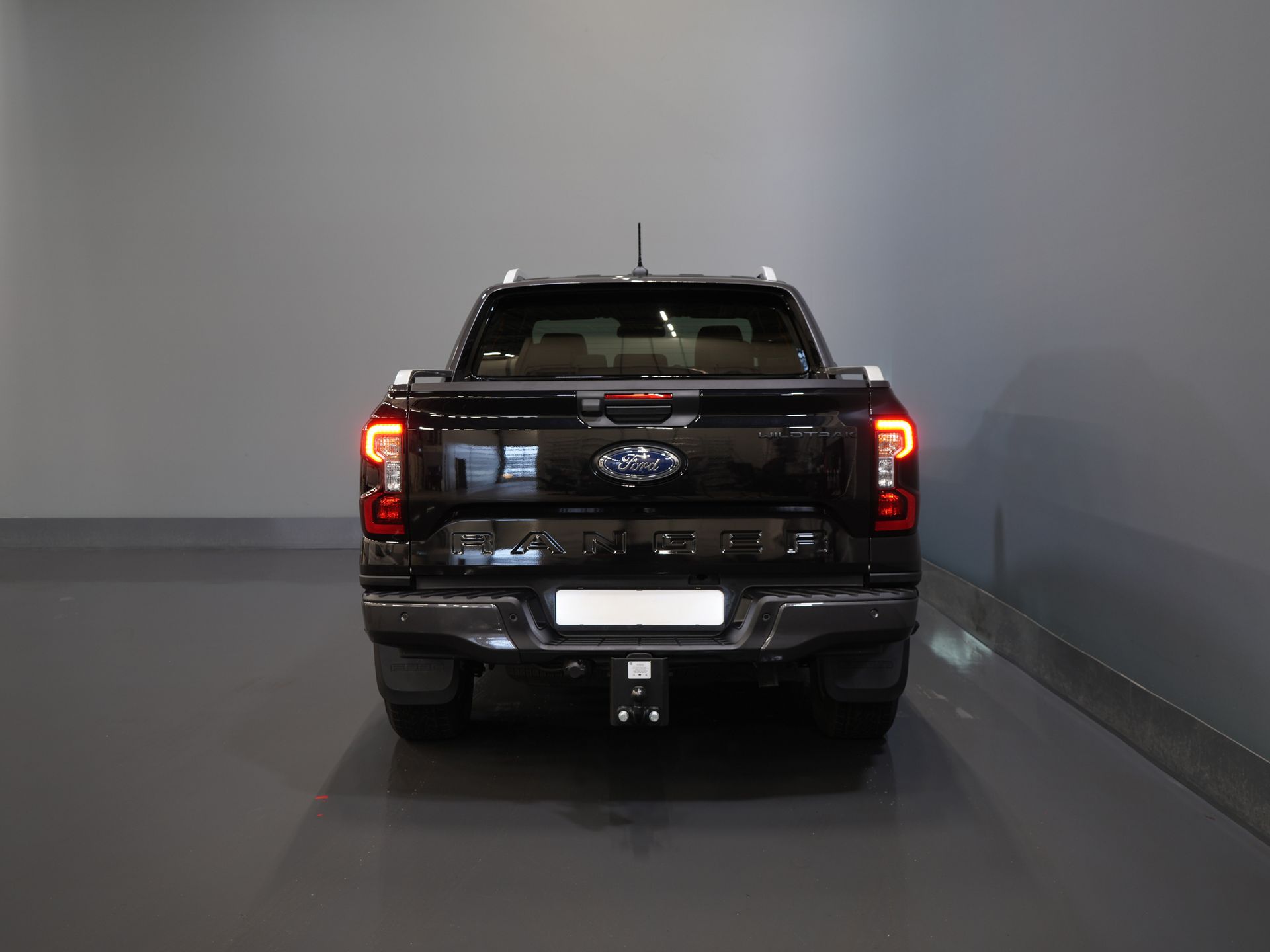 Ford Ranger Pick-Up Wildtrak 2.3 PHEV Double Cab 4x4/ B&O/ Tech-Pack/ Adapt.Cruise/ 3.5t Trekverm./ 360 Camera/ Leder/ Alarm/ Navi/ Carplay/ Trekhaa 5