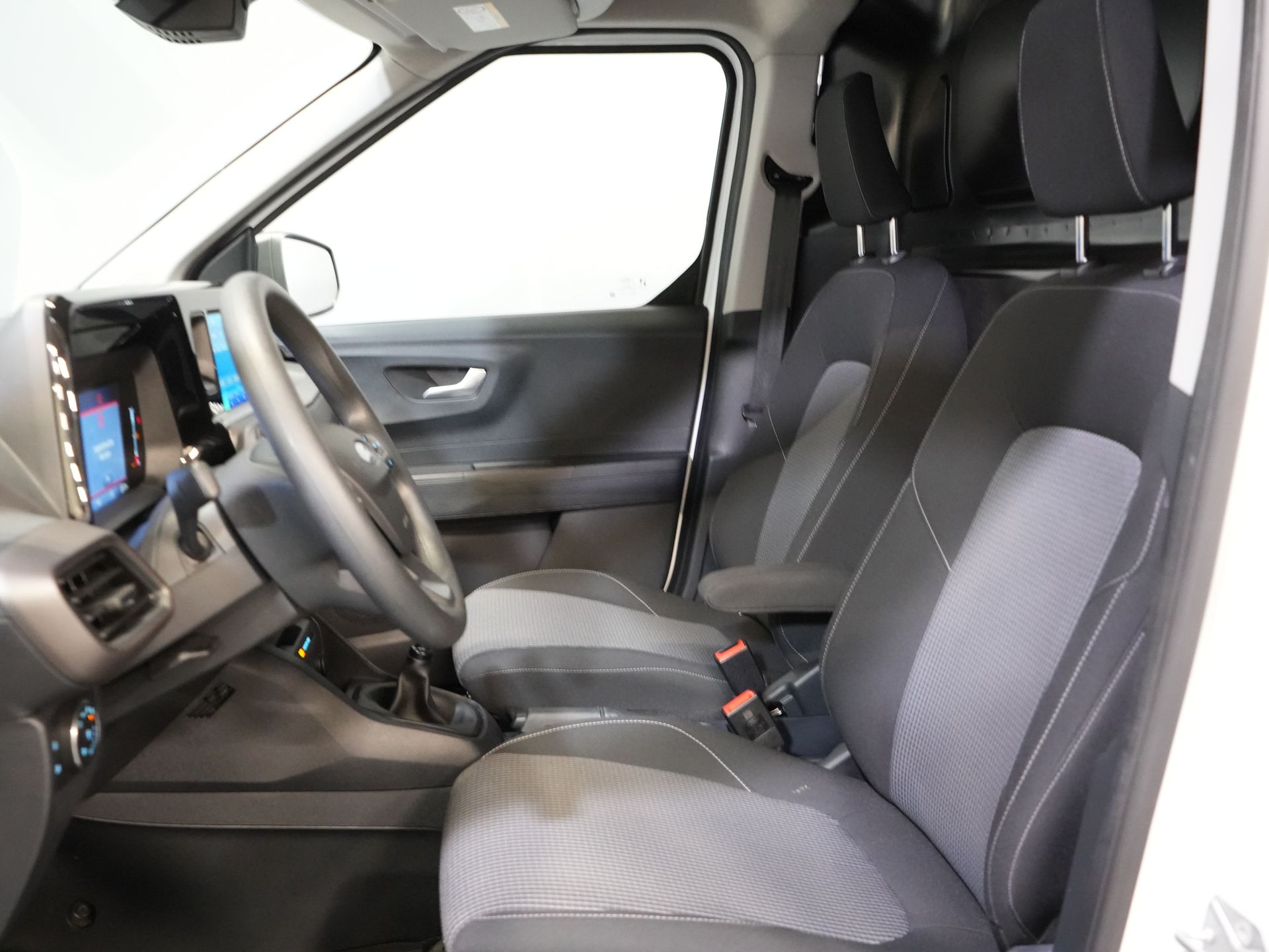 Ford Transit Courier Bestelbus 1.0 Trend 100 pk BENZINE BPM VRIJ! Garantie 05-2029/ Carplay/ Virtual Cockpit/ Airco/ Cruise 11