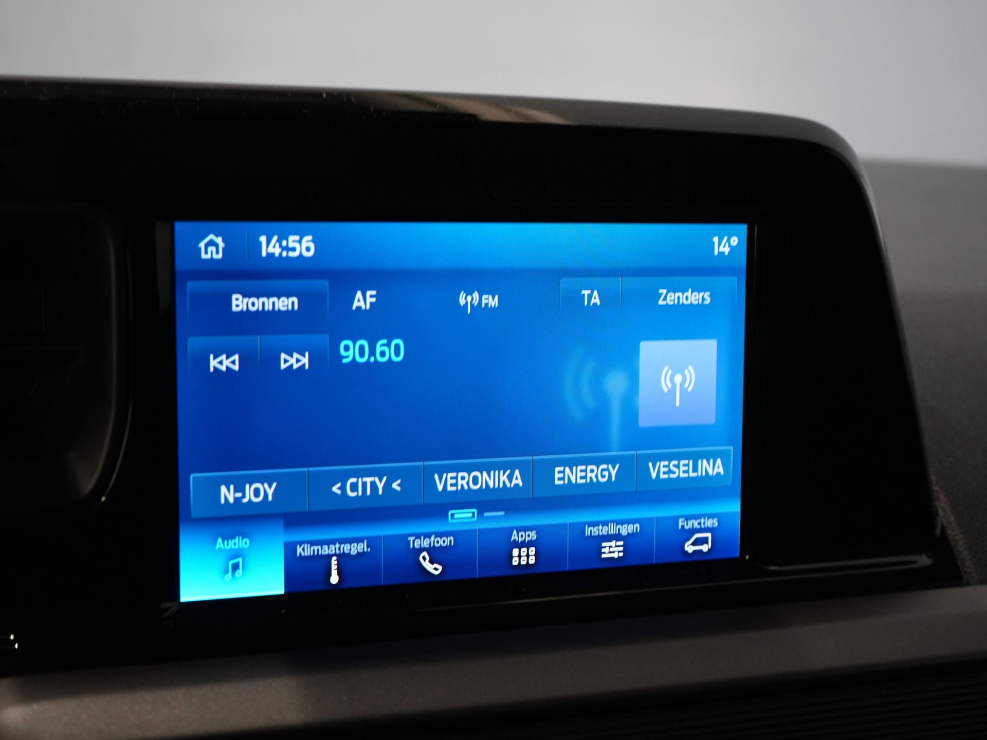 Ford Transit Courier Bestelbus 1.0 Trend 100 pk BENZINE BPM VRIJ! Garantie 05-2029/ Carplay/ Virtual Cockpit/ Airco/ Cruise 19