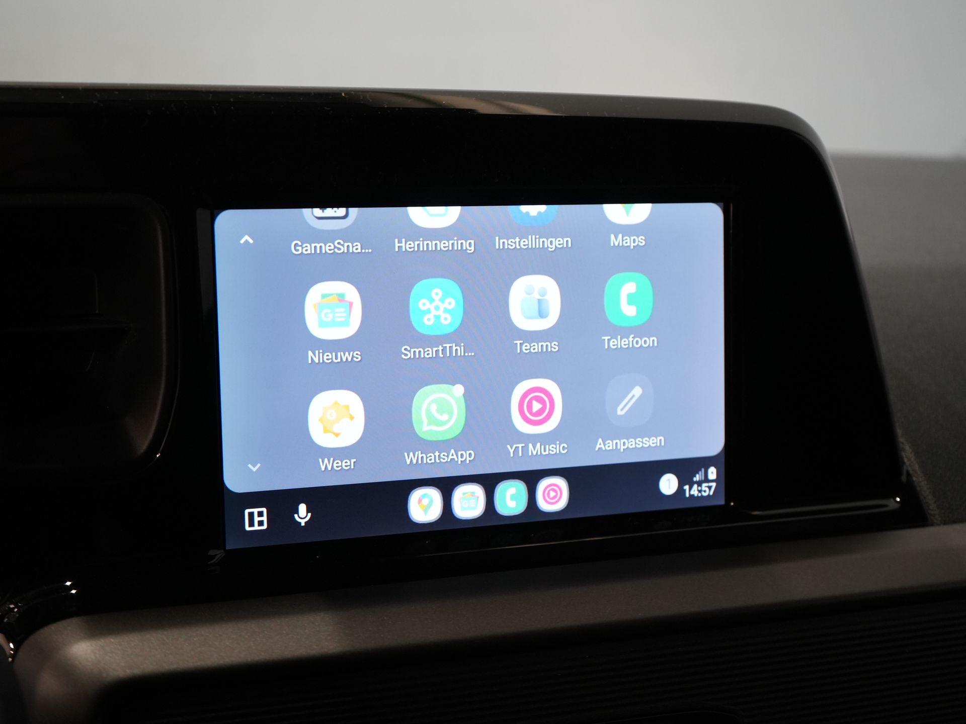 Ford Transit Courier Bestelbus 1.0 Trend 100 pk BENZINE BPM VRIJ! Garantie 05-2029/ Carplay/ Virtual Cockpit/ Airco/ Cruise 24