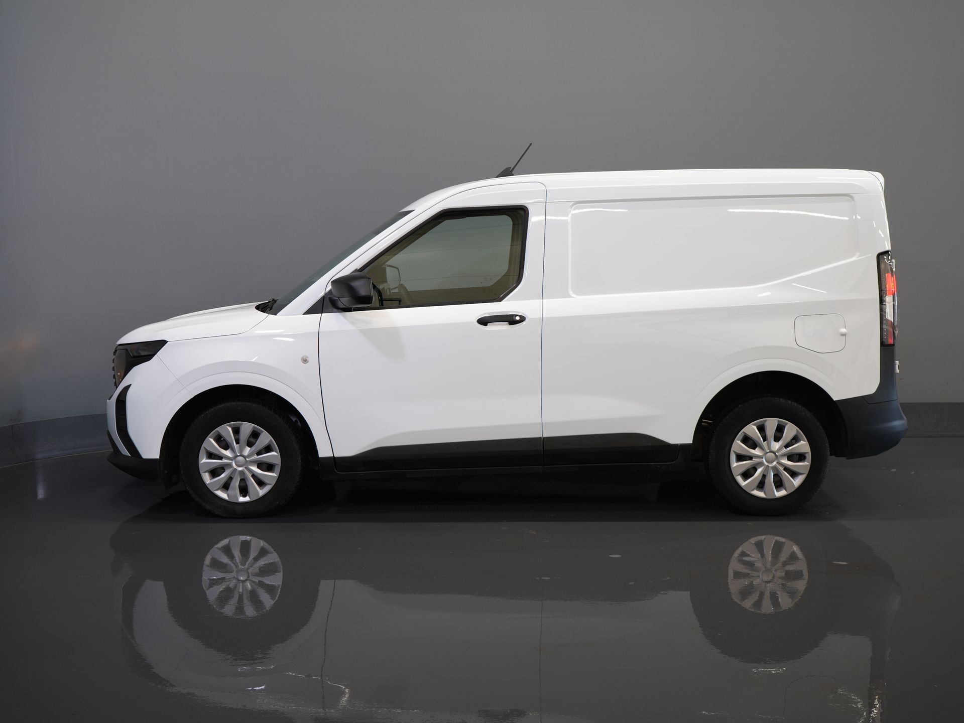 Ford Transit Courier Bestelbus 1.0 Trend 100 pk BENZINE BPM VRIJ! Garantie 05-2029/ Carplay/ Virtual Cockpit/ Airco/ Cruise 9