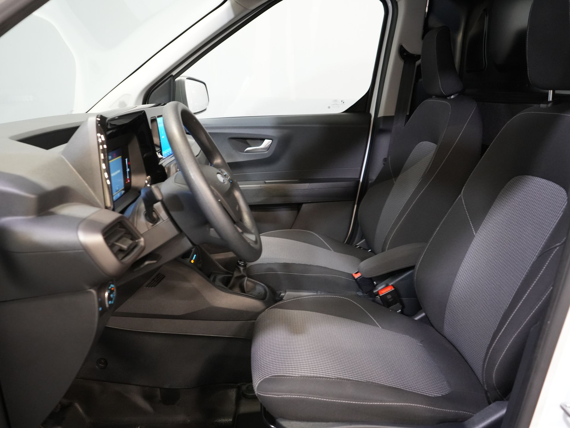 Ford Transit Courier Bestelbus 1.0 Trend 100 pk BENZINE BPM VRIJ! Garantie 05-2029/ Carplay/ Virtual Cockpit/ Airco/ Cruise 11