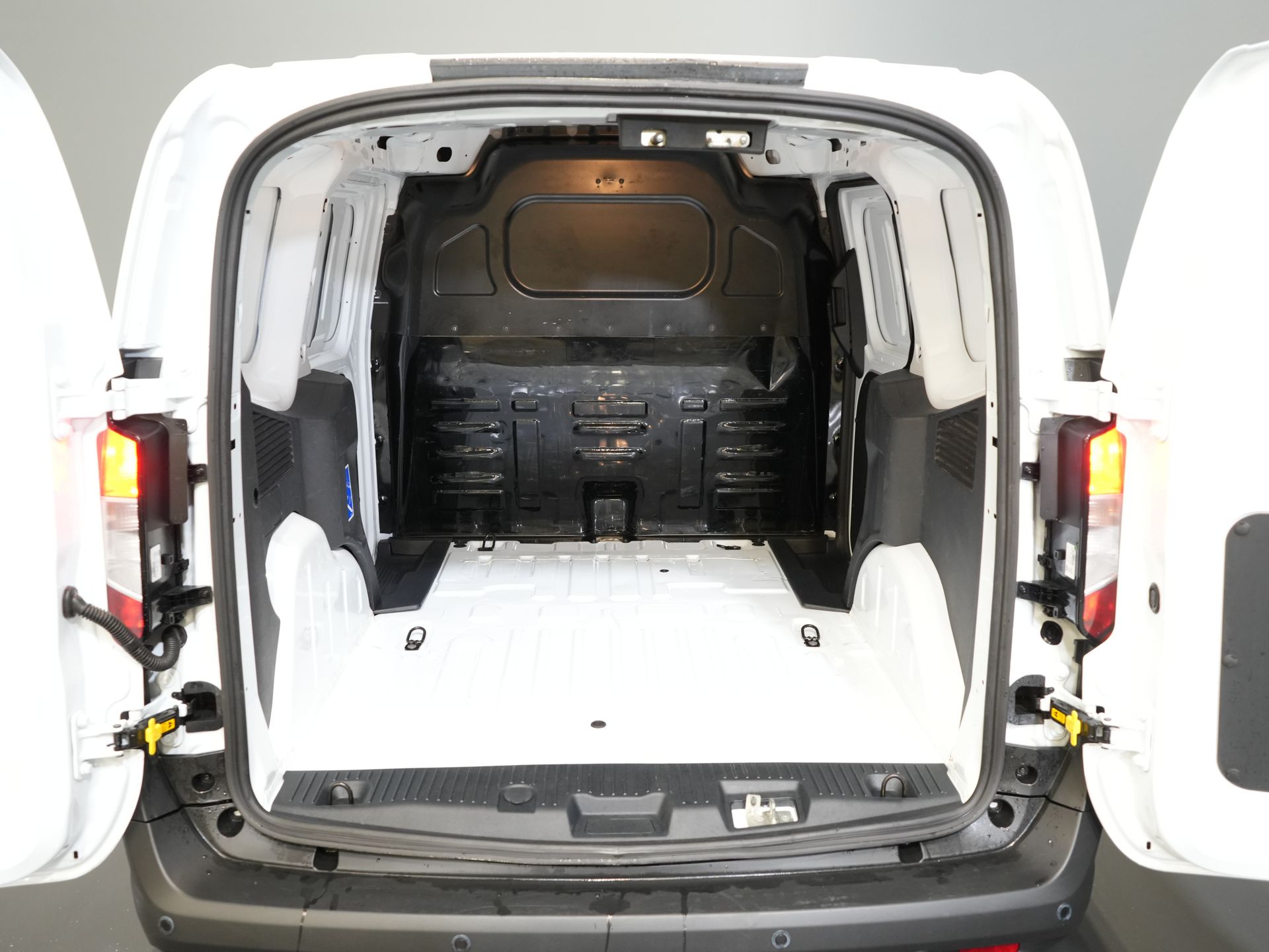 Ford Transit Courier Bestelbus 1.0 Trend 100 pk BENZINE BPM VRIJ! Garantie 05-2029/ Carplay/ Virtual Cockpit/ Airco/ Cruise 14