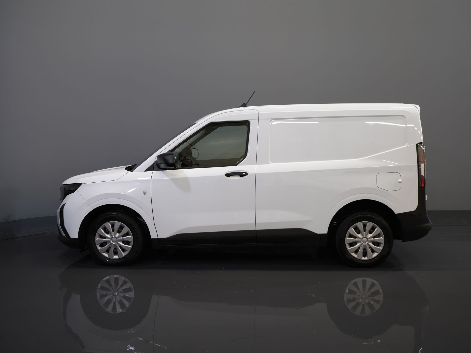 Ford Transit Courier Bestelbus 1.0 Trend 100 pk BENZINE BPM VRIJ! Garantie 05-2029/ Carplay/ Virtual Cockpit/ Airco/ Cruise 9