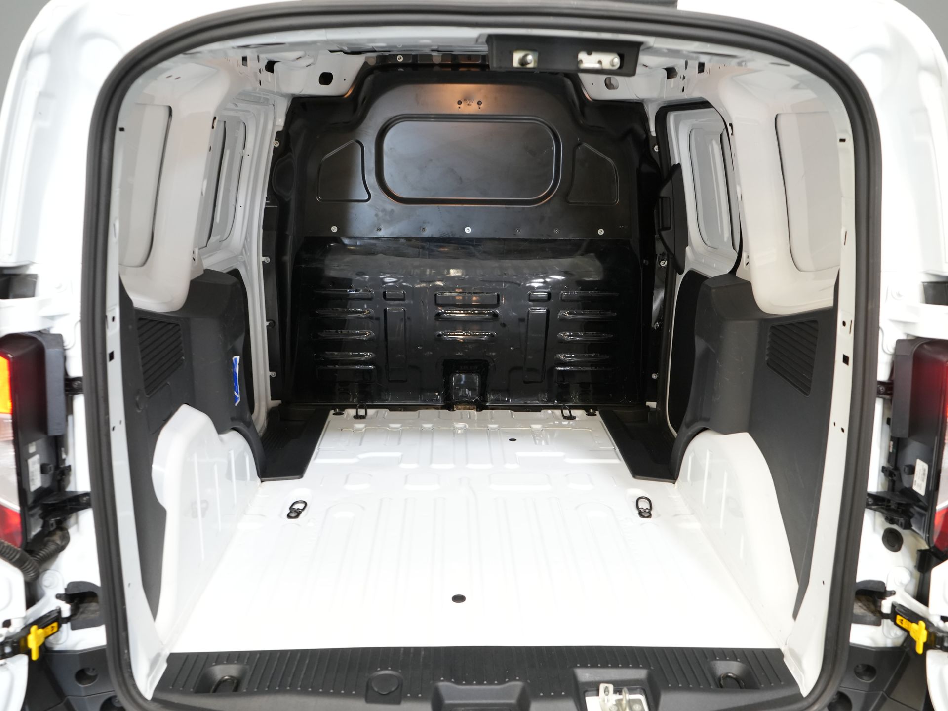 Ford Transit Courier Bestelbus 1.0 Trend 100 pk BENZINE BPM VRIJ! Garantie 05-2029/ Carplay/ Virtual Cockpit/ Airco/ Cruise 14