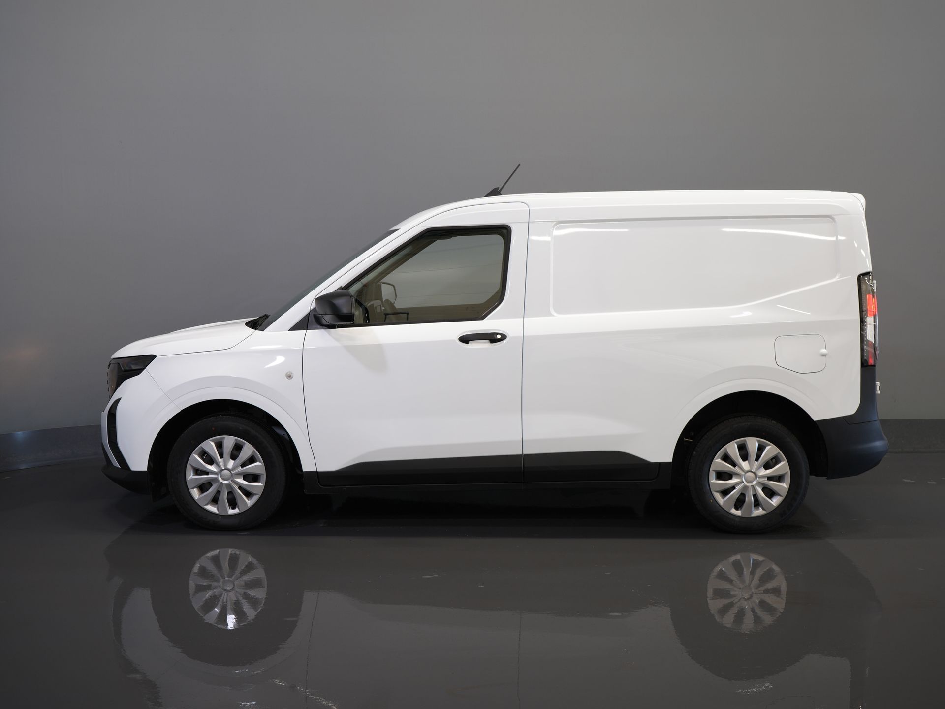 Ford Transit Courier Bestelbus 1.0 Trend 100 pk BENZINE BPM VRIJ! Garantie 05-2029/ Carplay/ Virtual Cockpit/ Airco/ Cruise 9