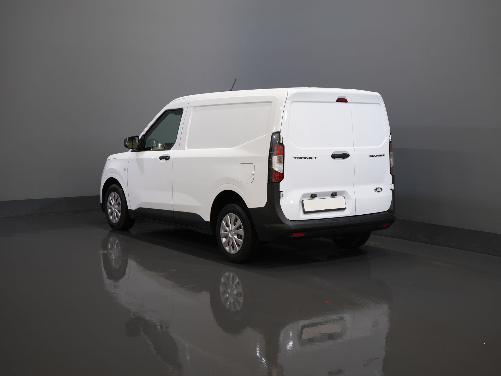 Ford Transit Courier Bestelbus 1.0 Trend 100 pk BENZINE BPM VRIJ! Garantie 05-2029/ Carplay/ Virtual Cockpit/ Airco/ Cruise 1