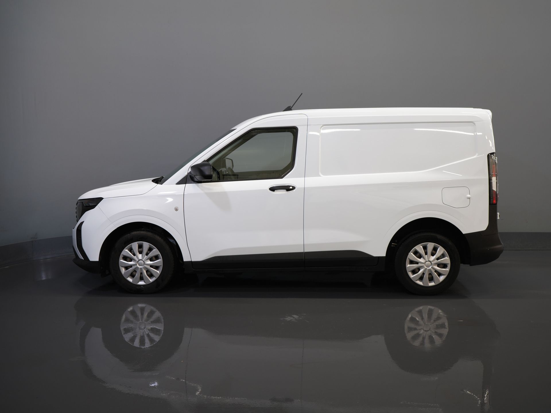 Ford Transit Courier Bestelbus 1.0 Trend 100 pk BENZINE BPM VRIJ! Garantie 05-2029/ Carplay/ Virtual Cockpit/ Airco/ Cruise 9