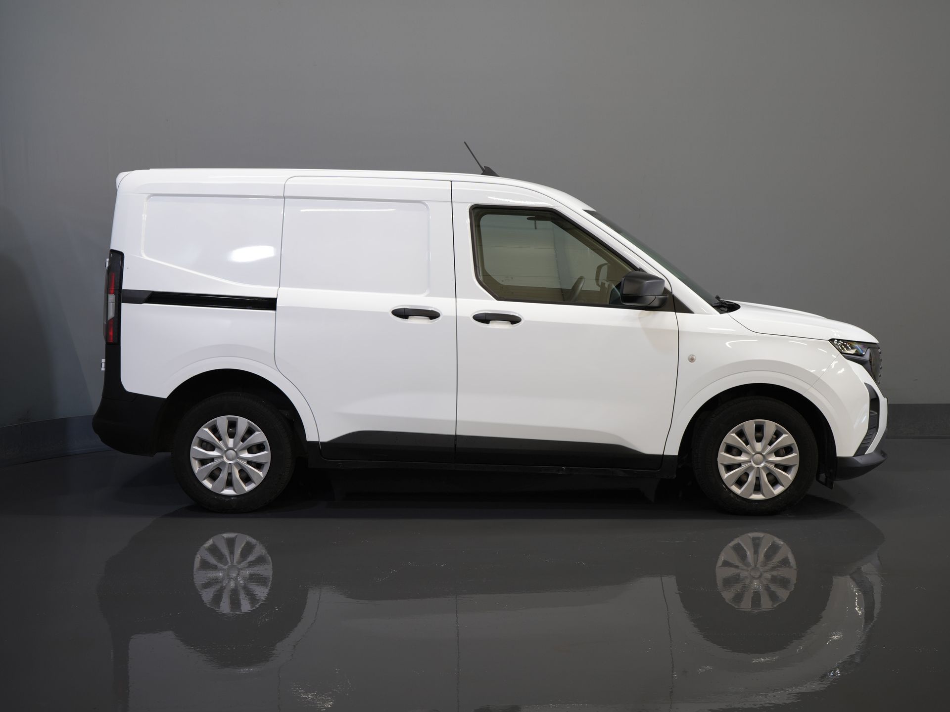 Ford Transit Courier Bestelbus 1.0 Trend 100 pk BENZINE BPM VRIJ! Garantie 05-2029/ Carplay/ Virtual Cockpit/ Airco/ Cruise 10