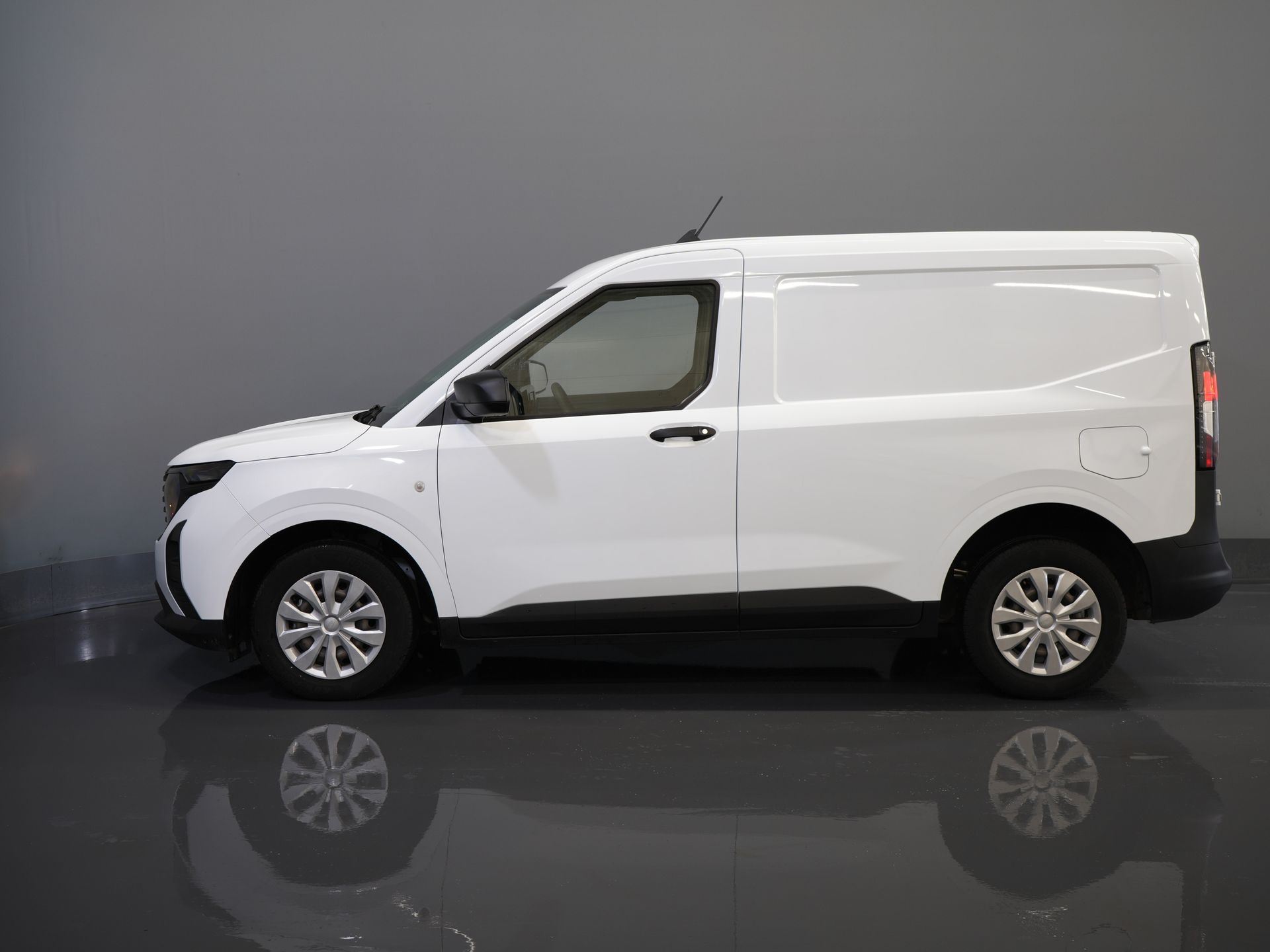 Ford Transit Courier Bestelbus 1.0 Trend 100 pk BENZINE BPM VRIJ! Garantie 05-2029/ Carplay/ Virtual Cockpit/ Airco/ Cruise 9