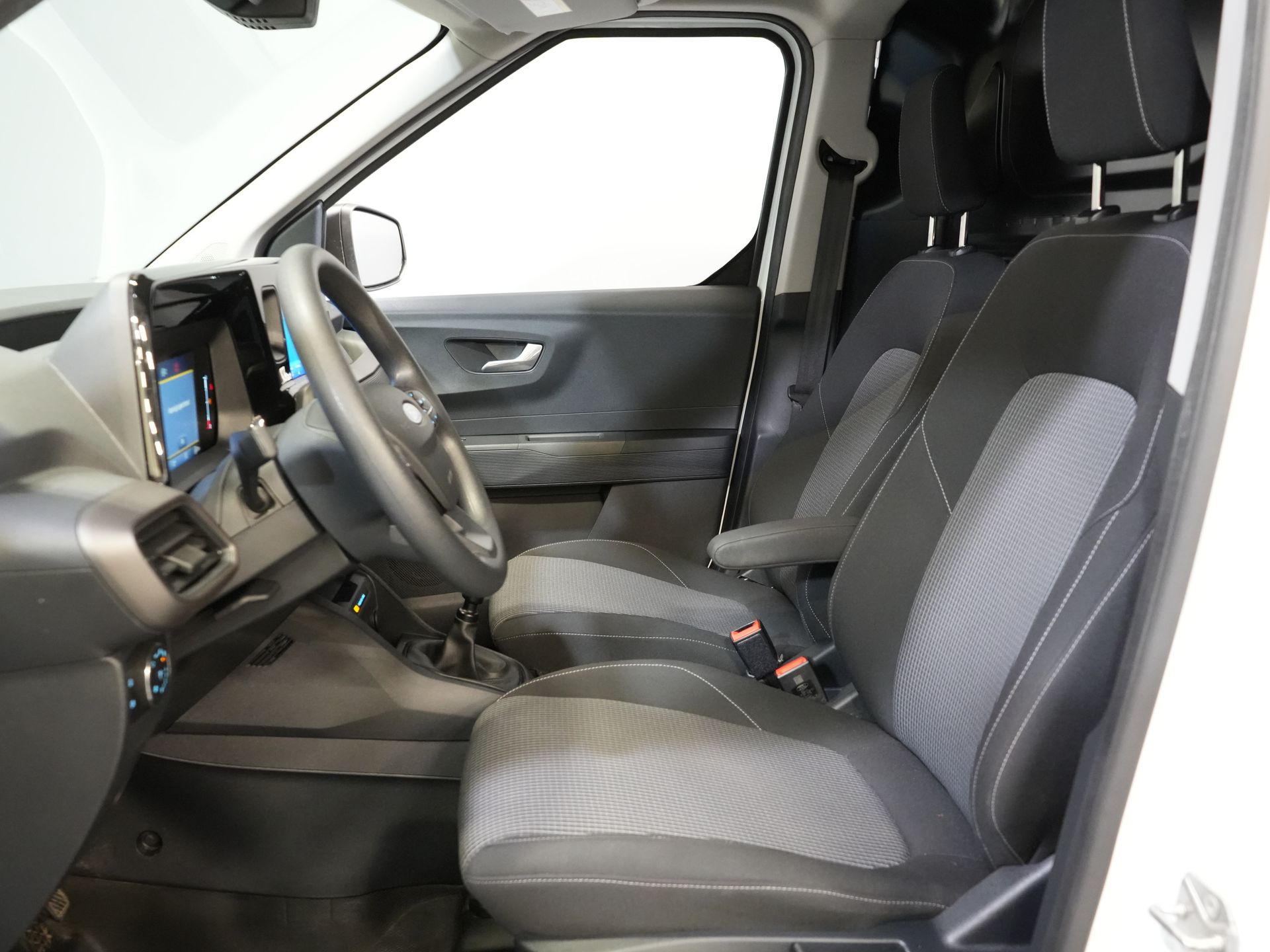 Ford Transit Courier Bestelbus 1.0 Trend 100 pk BENZINE BPM VRIJ! Garantie 05-2029/ Carplay/ Virtual Cockpit/ Airco/ Cruise 11