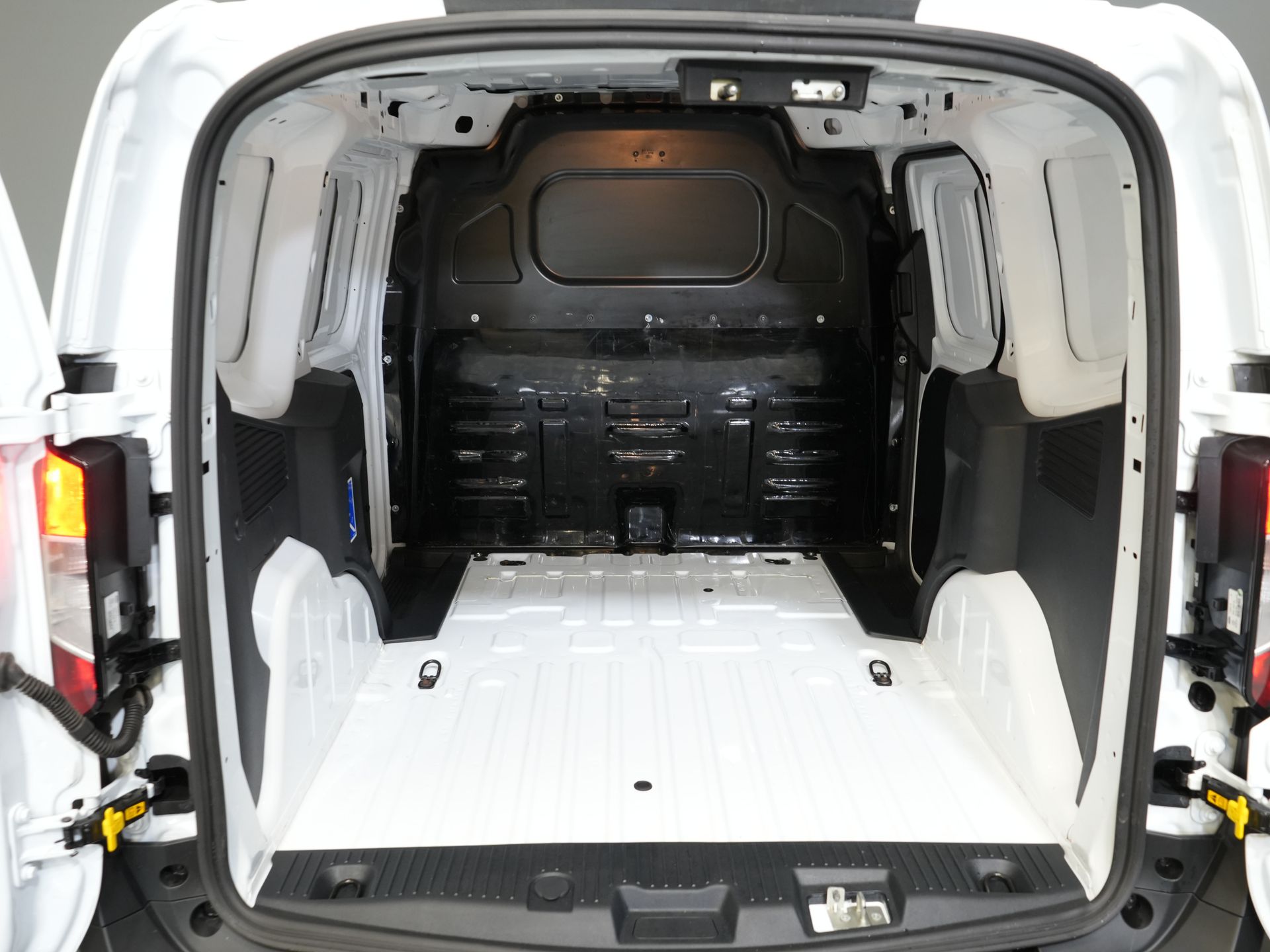 Ford Transit Courier Bestelbus 1.0 Trend 100 pk BENZINE BPM VRIJ! Garantie 05-2029/ Carplay/ Virtual Cockpit/ Airco/ Cruise 14