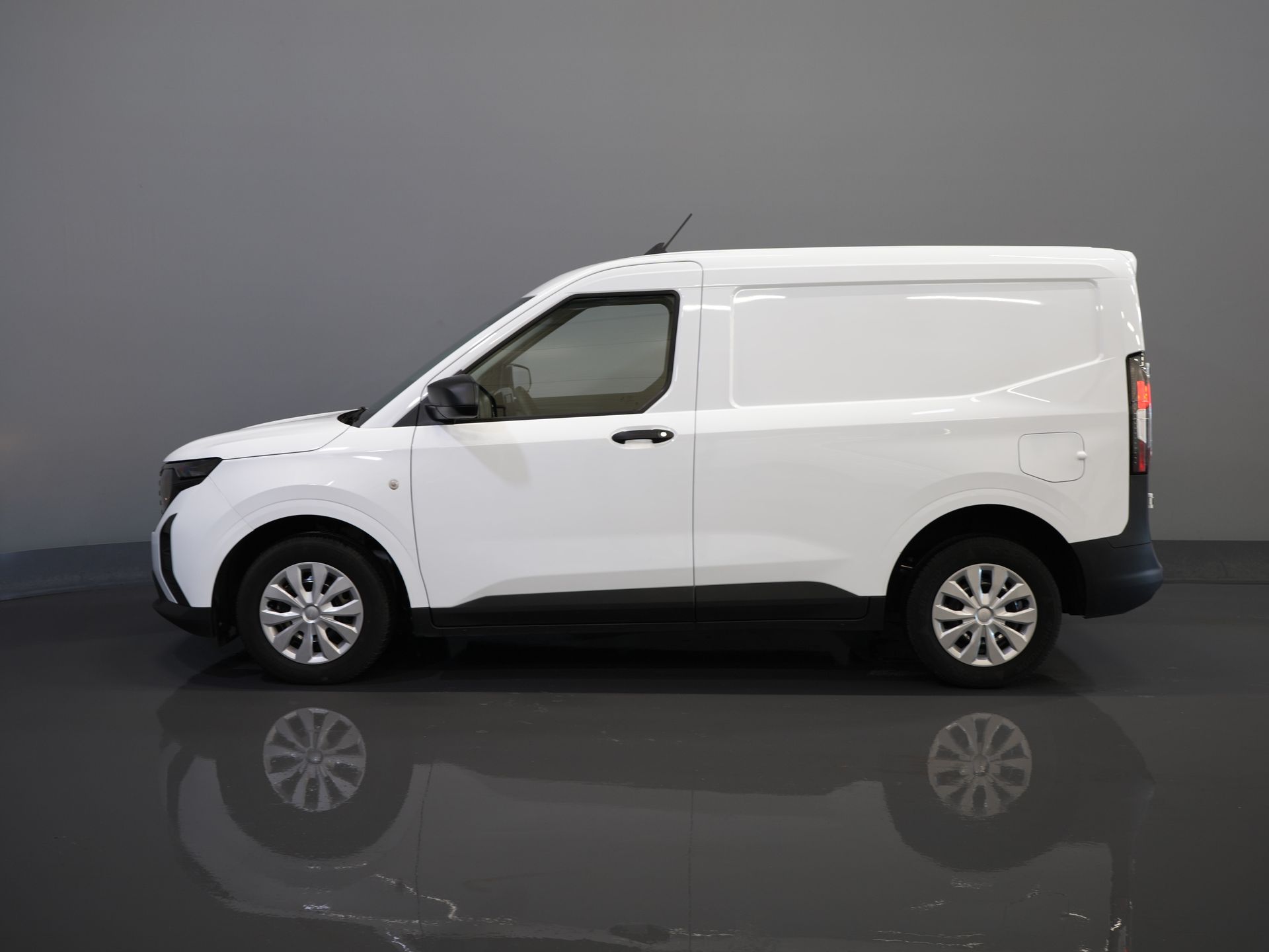Ford Transit Courier Bestelbus 1.0 Trend 100 pk BENZINE BPM VRIJ! Garantie 05-2029/ Carplay/ Virtual Cockpit/ Airco/ Cruise 9