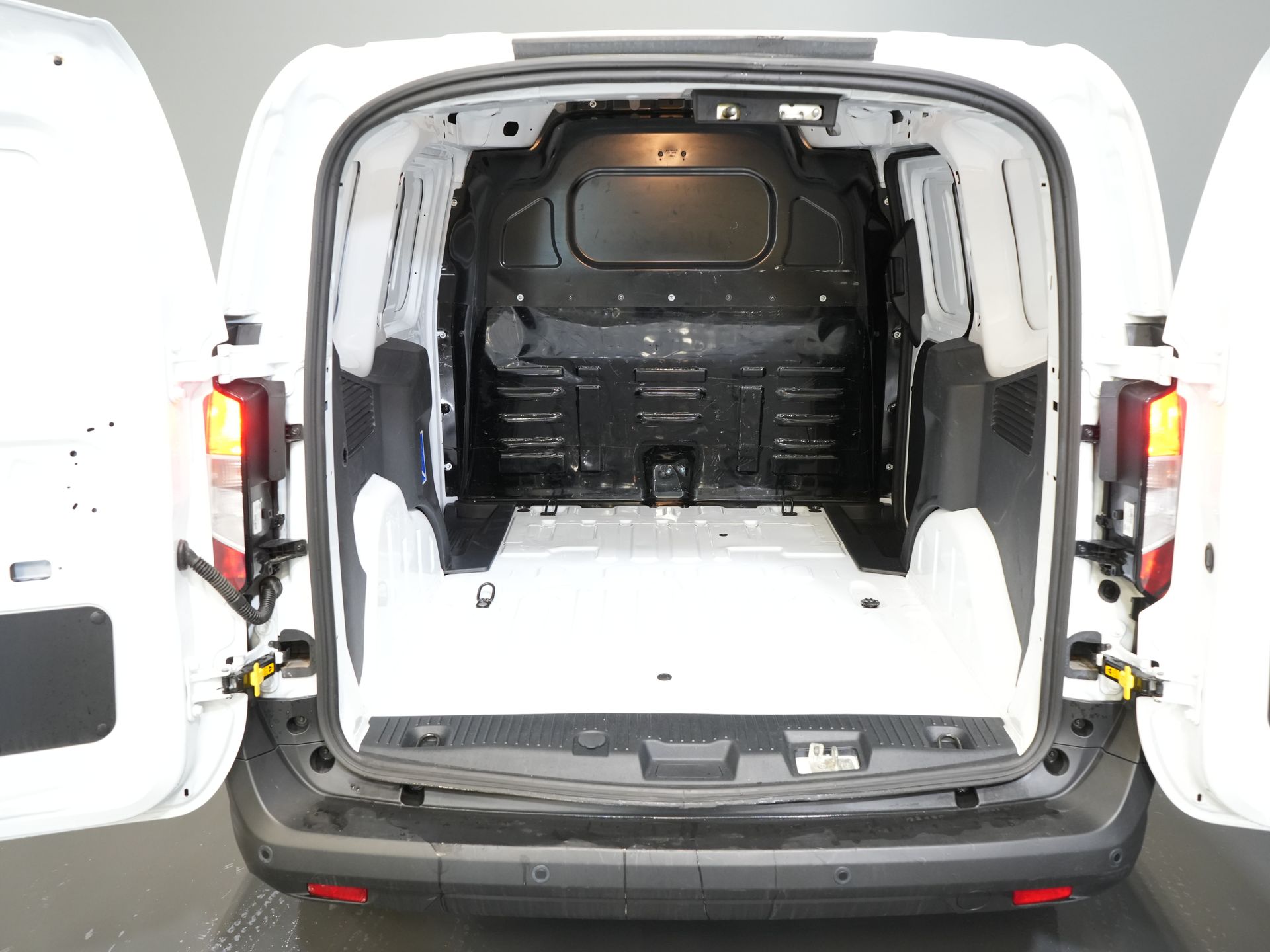 Ford Transit Courier Bestelbus 1.0 Trend 100 pk BENZINE BPM VRIJ! Garantie 05-2029/ Carplay/ Virtual Cockpit/ Airco/ Cruise 14