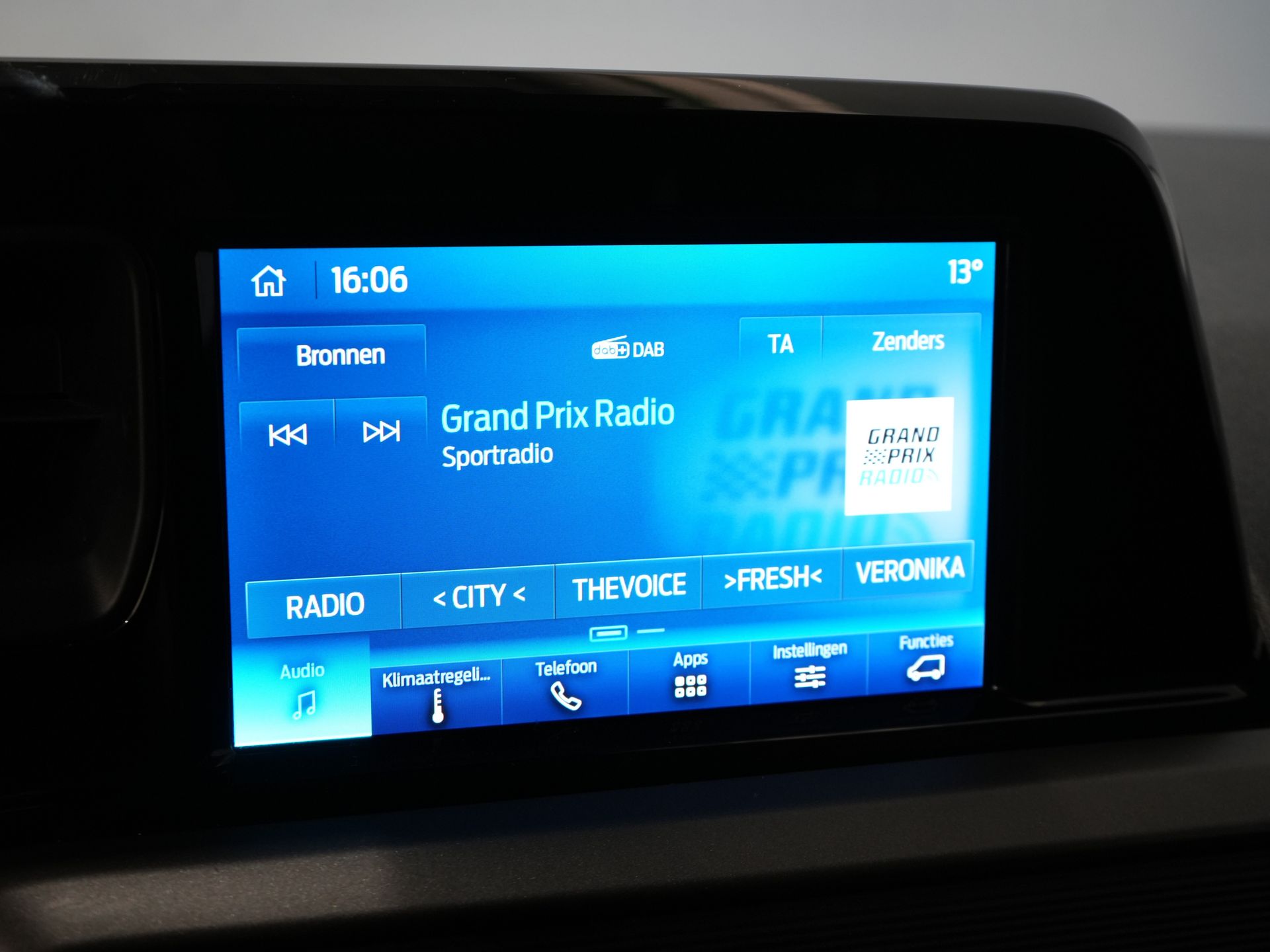 Ford Transit Courier Bestelbus 1.0 Trend 100 pk BENZINE BPM VRIJ! Garantie 05-2029/ Carplay/ Virtual Cockpit/ Airco/ Cruise 19