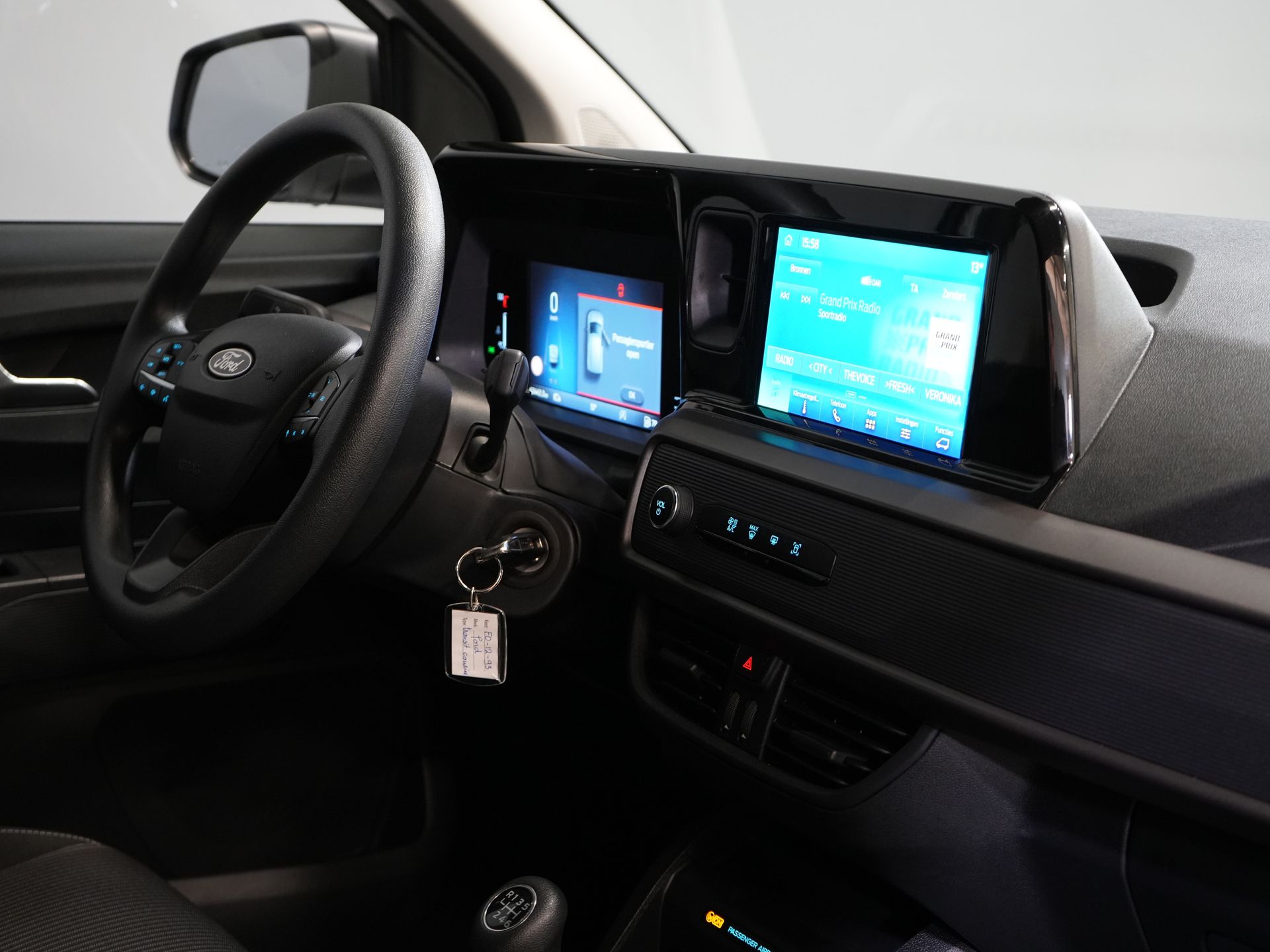 Ford Transit Courier Bestelbus 1.0 Trend 100 pk BENZINE BPM VRIJ! Garantie 05-2029/ Carplay/ Virtual Cockpit/ Airco/ Cruise 2