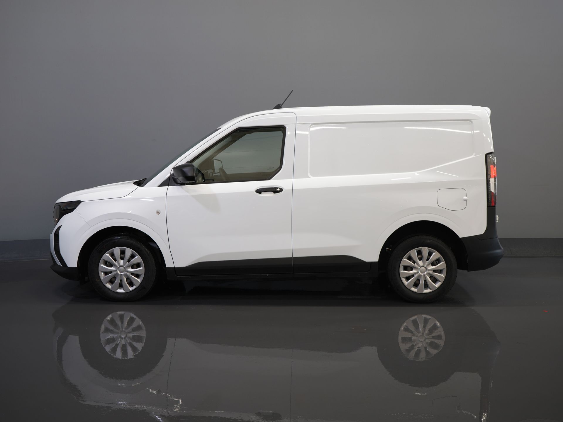 Ford Transit Courier Bestelbus 1.0 Trend 100 pk BENZINE BPM VRIJ! Garantie 05-2029/ Carplay/ Virtual Cockpit/ Airco/ Cruise 9