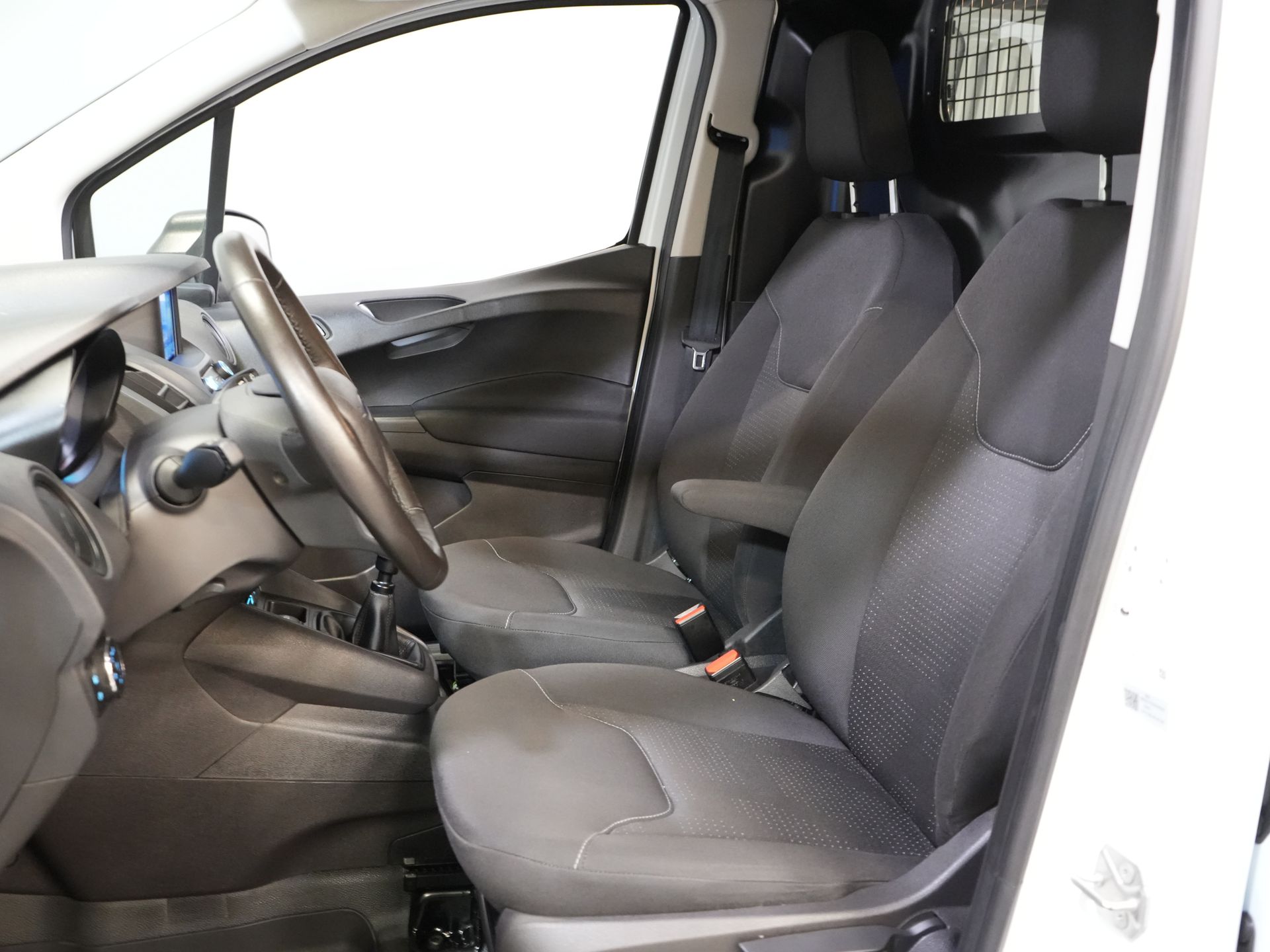 Ford Transit Courier Bestelbus 1.5 TDCI BPM VRIJ! NL Auto/ 2xSchuifdeur/ Carplay/ Airco/ PDC/ Cruise 11