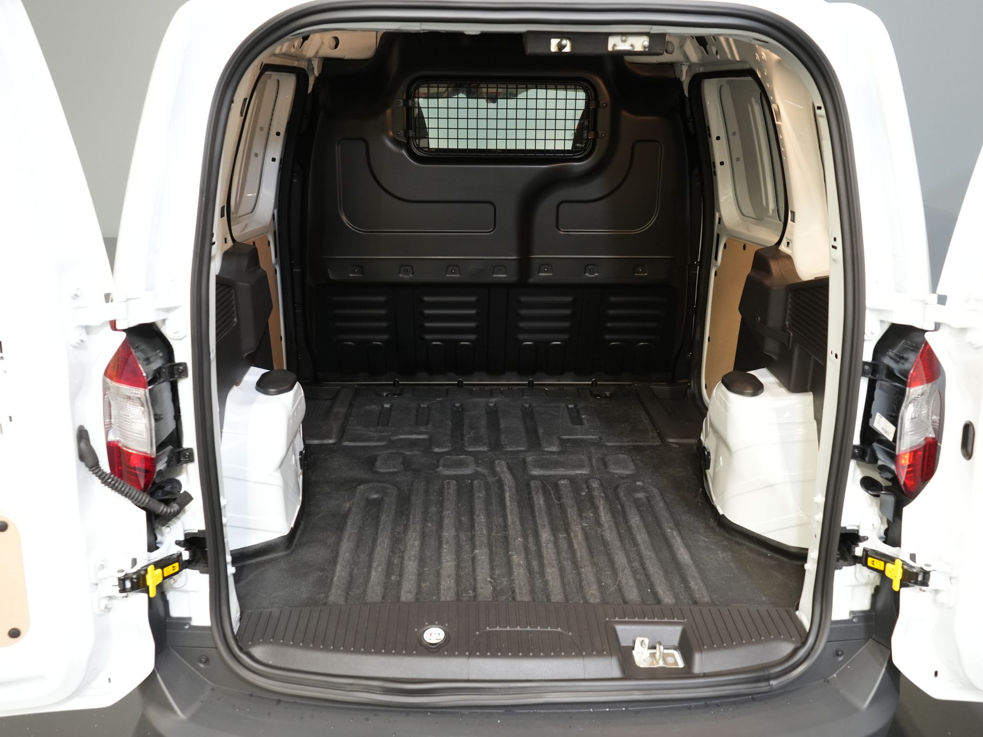 Ford Transit Courier Bestelbus 1.5 TDCI BPM VRIJ! NL Auto/ 2xSchuifdeur/ Carplay/ Airco/ PDC/ Cruise 15