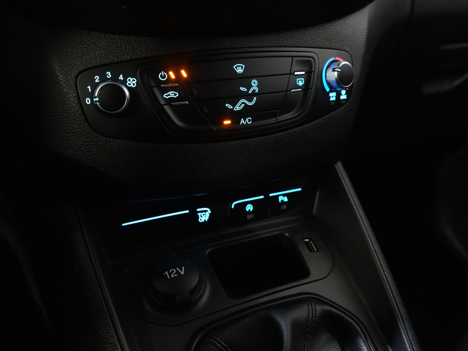 Ford Transit Courier Bestelbus 1.5 TDCI BPM VRIJ! NL Auto/ 2xSchuifdeur/ Carplay/ Airco/ PDC/ Cruise 19