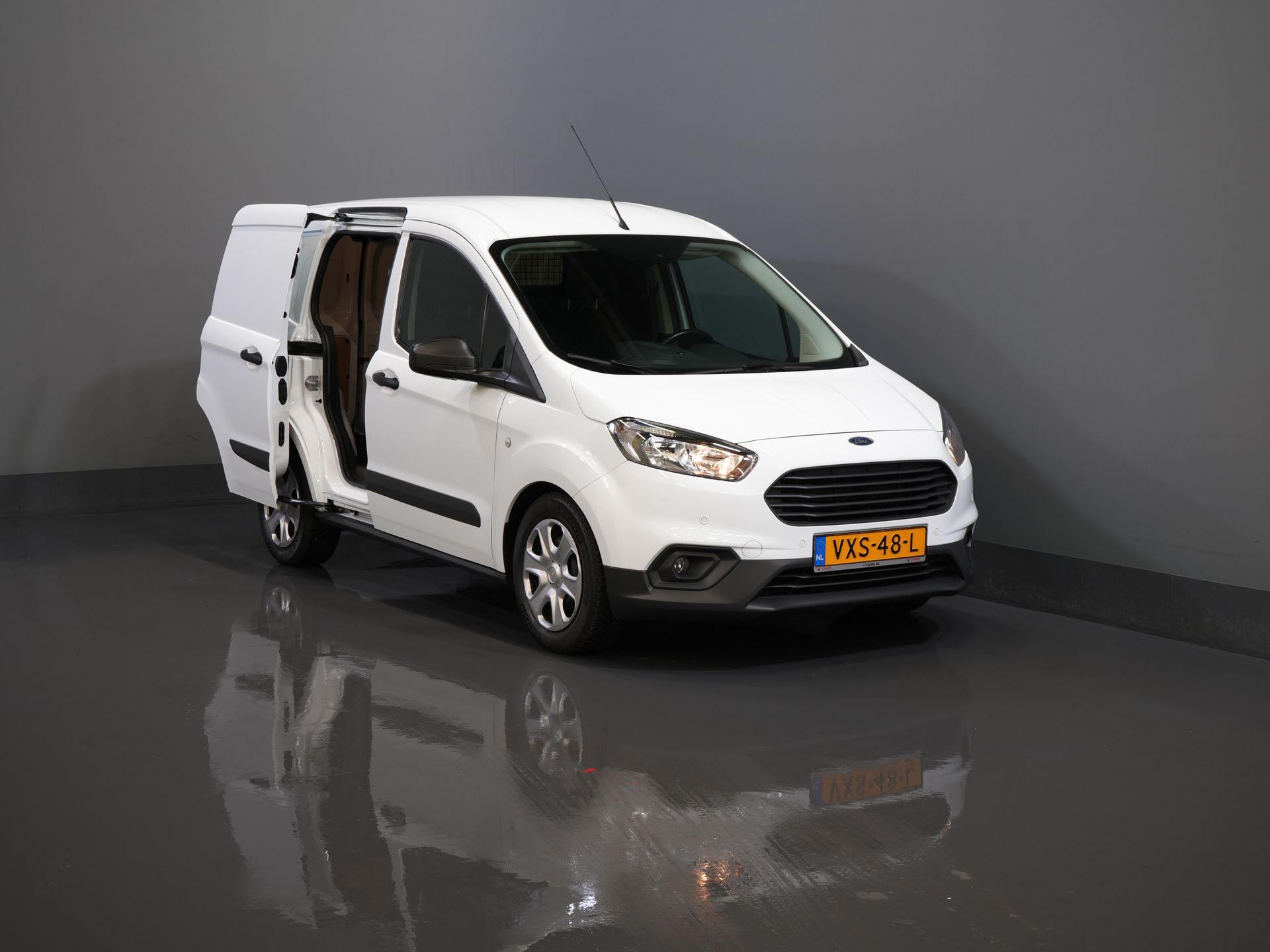 Ford Transit Courier Bestelbus 1.5 TDCI BPM VRIJ! NL Auto/ 2xSchuifdeur/ Carplay/ Airco/ PDC/ Cruise 8
