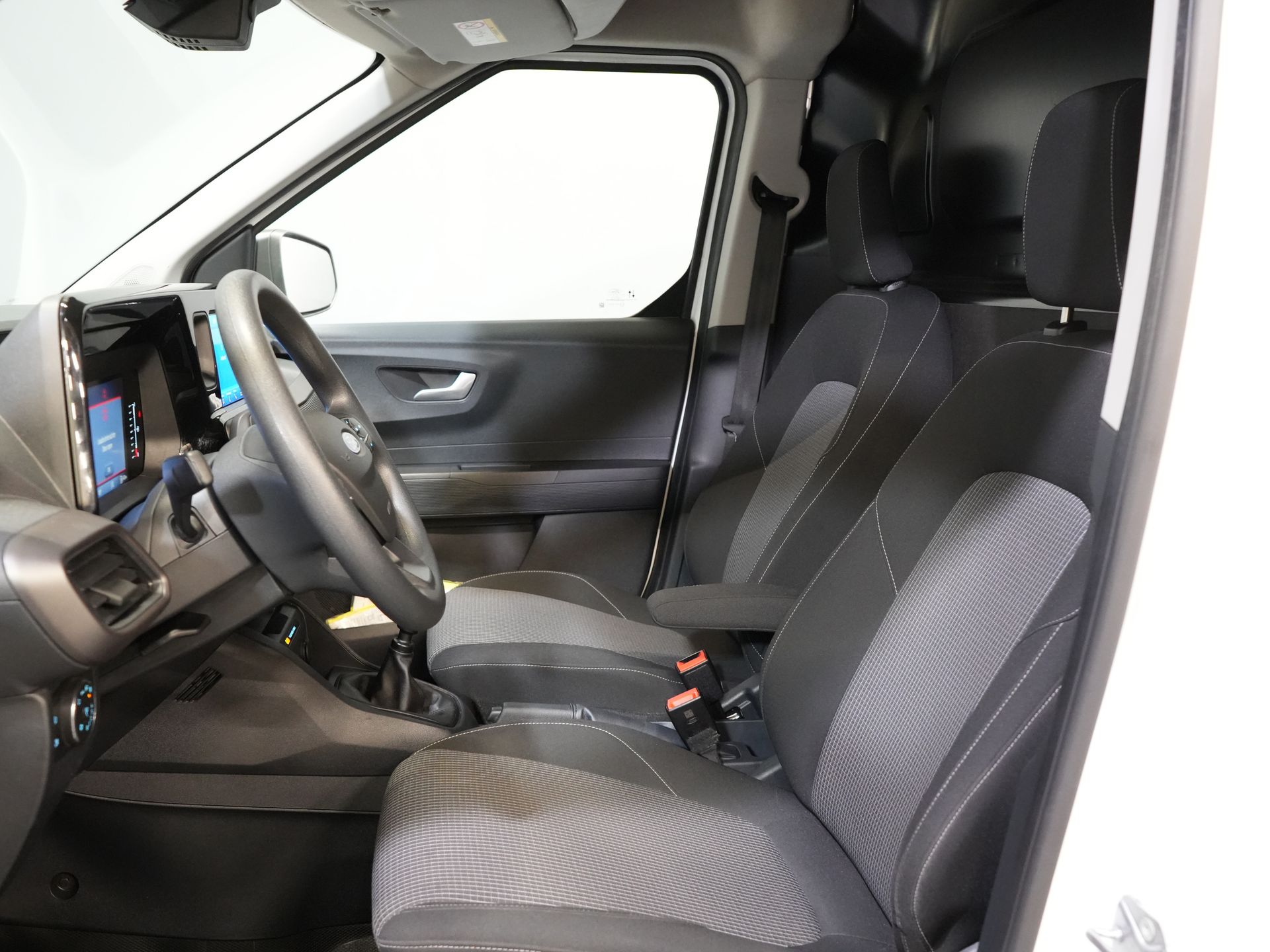 Ford Transit Courier Bestelbus 1.0 Trend 100 pk BENZINE BPM VRIJ! Garantie 05-2029/ Carplay/ Virtual Cockpit/ Airco/ Cruise 11