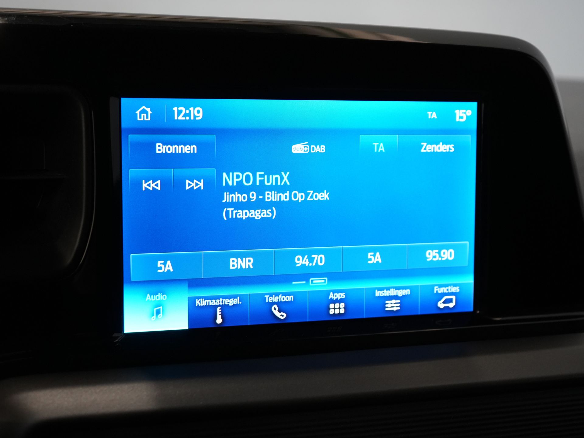 Ford Transit Courier Bestelbus 1.0 Trend 100 pk BENZINE BPM VRIJ! Garantie 05-2029/ Carplay/ Virtual Cockpit/ Airco/ Cruise 19