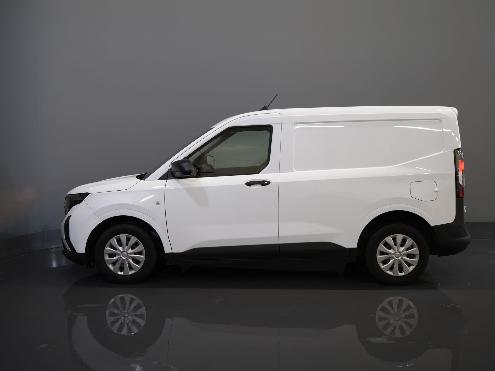 Ford Transit Courier Bestelbus 1.0 Trend 100 pk BENZINE BPM VRIJ! Garantie 05-2029/ Carplay/ Virtual Cockpit/ Airco/ Cruise 9