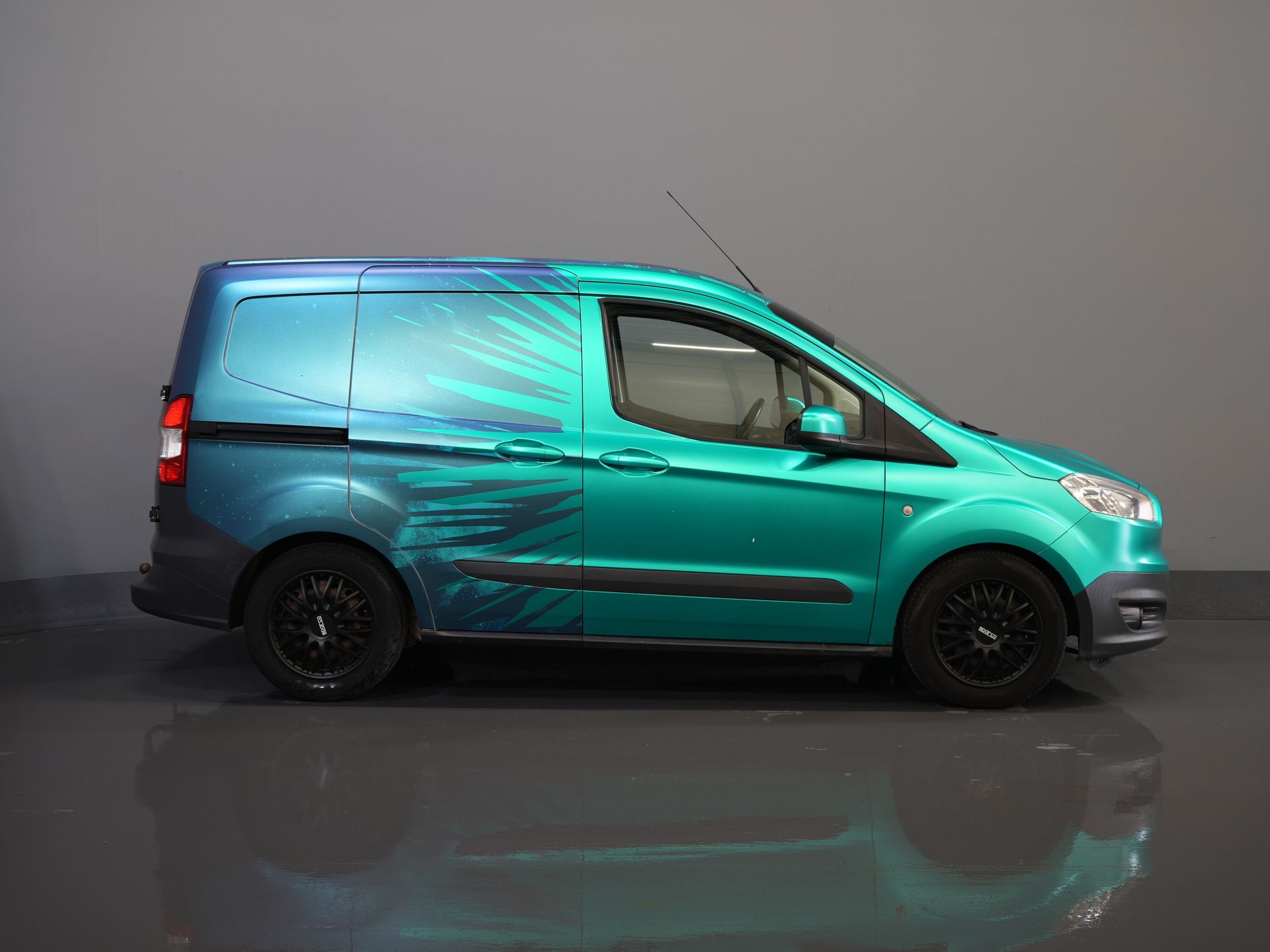 Ford Transit Courier Bestelbus 1.5 TDCI Trend BPM VRIJ! NL Auto/ 2xSchuifdeur/ Climate/ Trekhaak/ Betimmerd 10