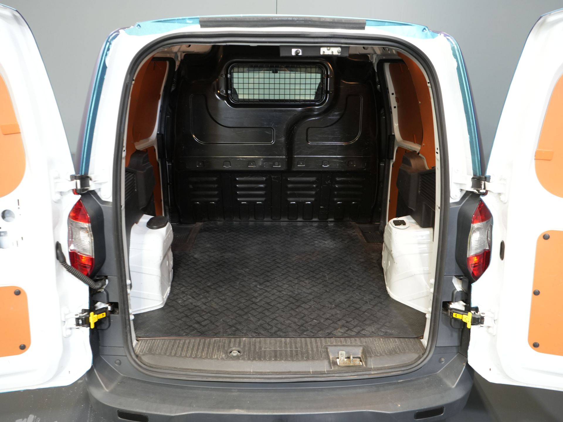 Ford Transit Courier Bestelbus 1.5 TDCI Trend BPM VRIJ! NL Auto/ 2xSchuifdeur/ Climate/ Trekhaak/ Betimmerd 14