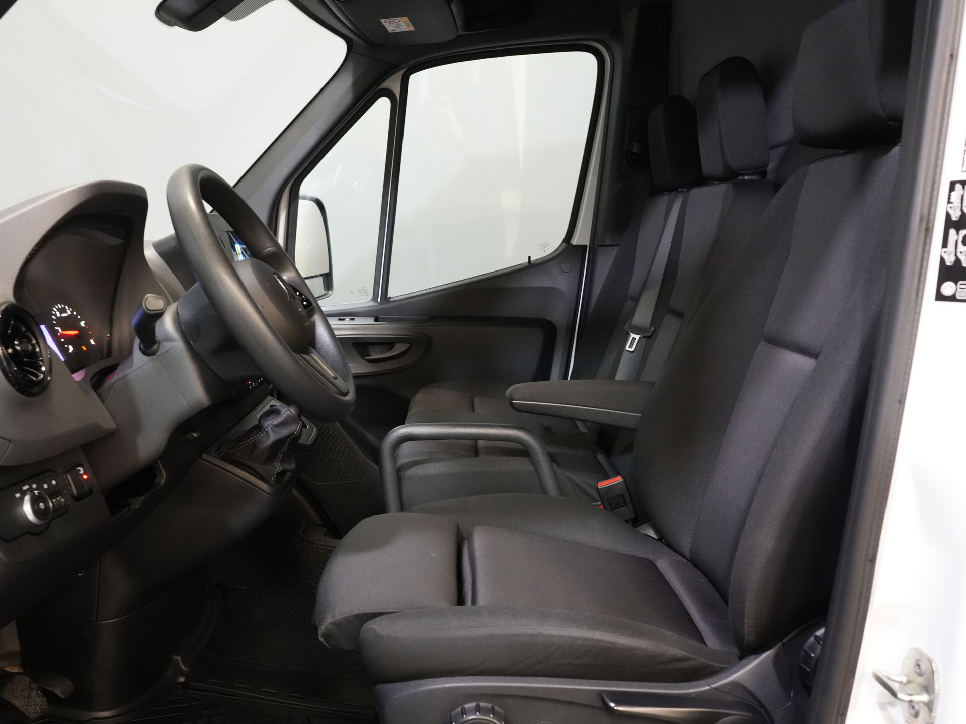 Mercedes-Benz Sprinter Bakwagen 317 1.9 CDI BPM VRIJ! 445x211x225/ Dhollandia Laadklep/ CarPlay/ Stoelverw./ Navi/ Airco/ Camera/ Cruise 10