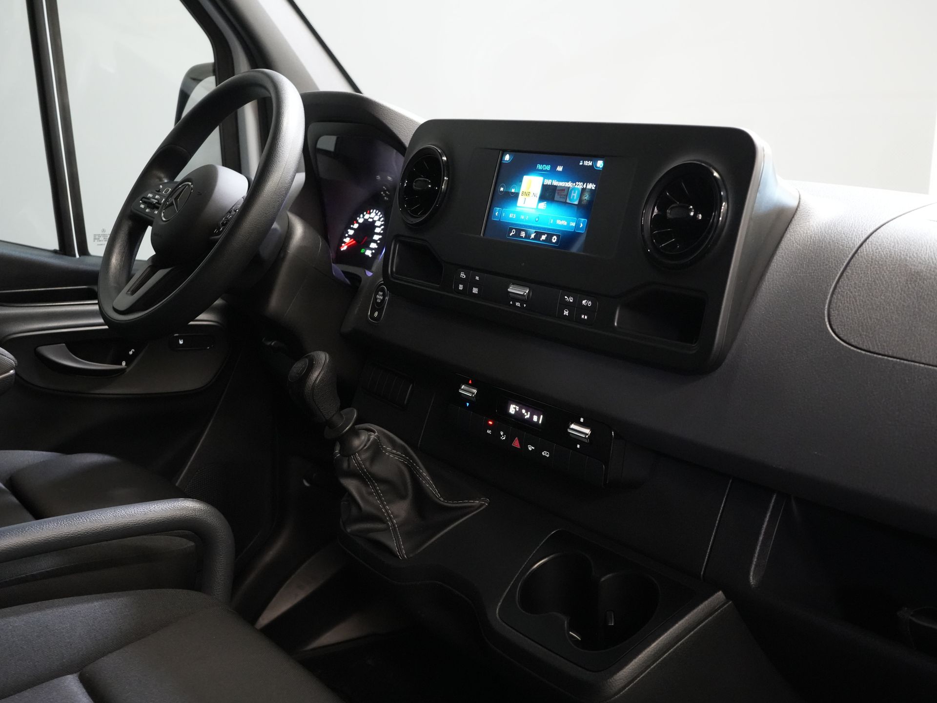 Mercedes-Benz Sprinter Bakwagen 317 1.9 CDI BPM VRIJ! 445x211x225/ Dhollandia Laadklep/ CarPlay/ Stoelverw./ Navi/ Airco/ Camera/ Cruise 2