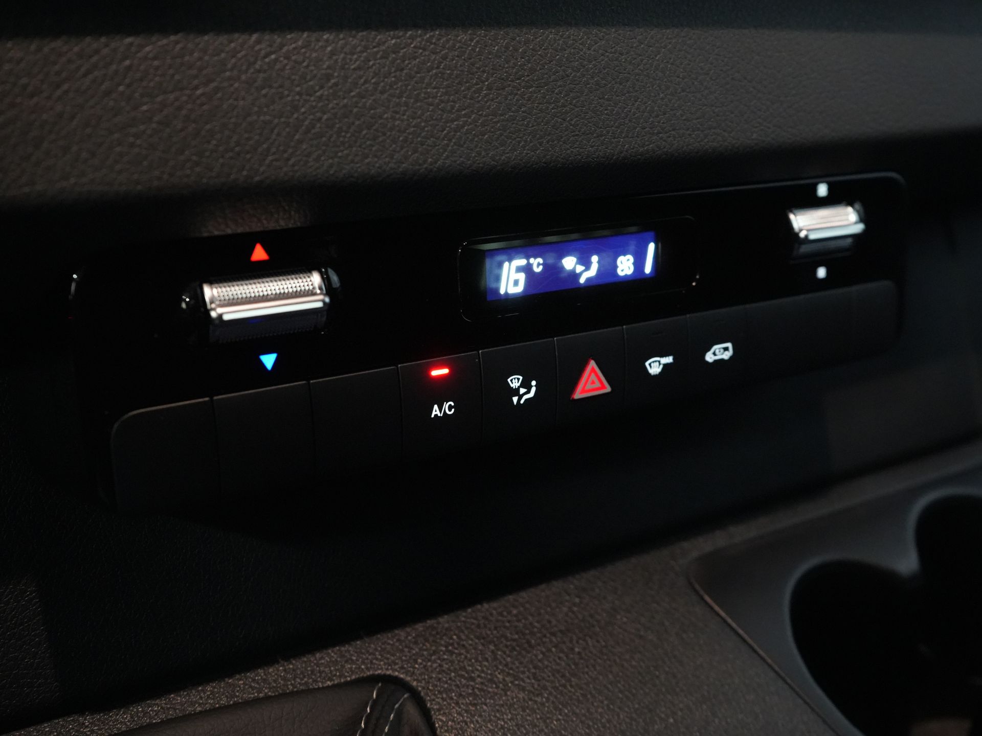 Mercedes-Benz Sprinter Bakwagen 317 1.9 CDI BPM VRIJ! 445x211x225/ Dhollandia Laadklep/ CarPlay/ Stoelverw./ Navi/ Airco/ Camera/ Cruise 21