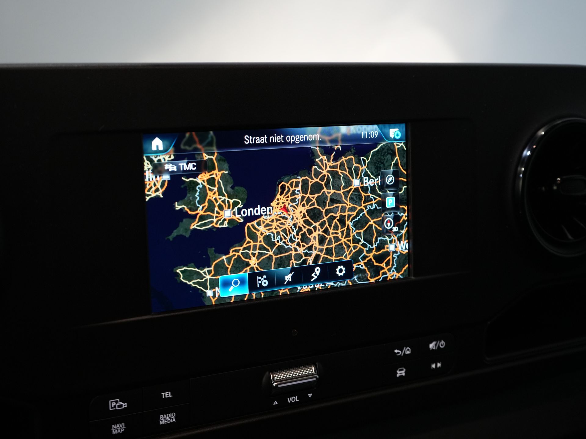 Mercedes-Benz Sprinter Bakwagen 317 1.9 CDI BPM VRIJ! 445x211x225/ Dhollandia Laadklep/ CarPlay/ Stoelverw./ Navi/ Airco/ Camera/ Cruise 24