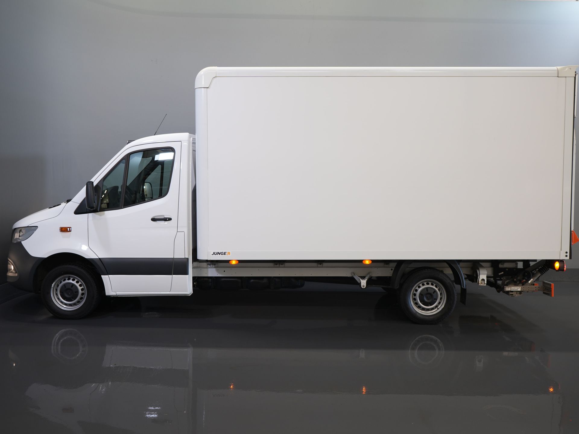 Mercedes-Benz Sprinter Bakwagen 317 1.9 CDI BPM VRIJ! 445x211x225/ Dhollandia Laadklep/ CarPlay/ Stoelverw./ Navi/ Airco/ Camera/ Cruise 8