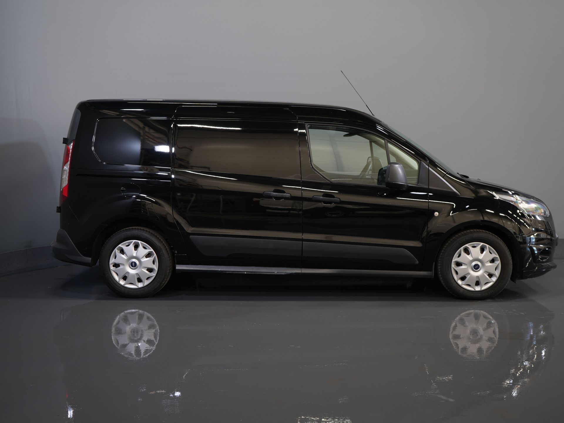 Ford Transit Connect Bestelbus 1.6 TDCI 100 pk L2 Trend BPM VRIJ! 3 Pers./ Airco/ NL Auto/ Trekhaak 10