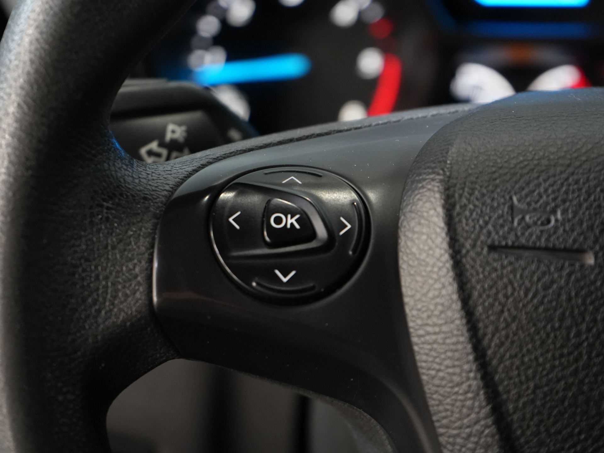 Ford Transit Connect Bestelbus 1.6 TDCI 100 pk L2 Trend BPM VRIJ! 3 Pers./ Airco/ NL Auto/ Trekhaak 17